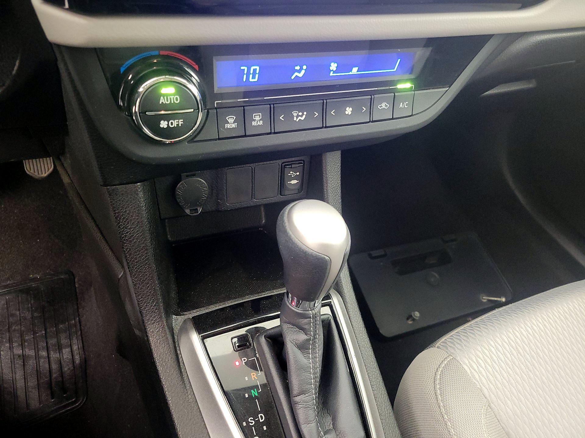 Thumbnail: 2015 Toyota Corolla - 16