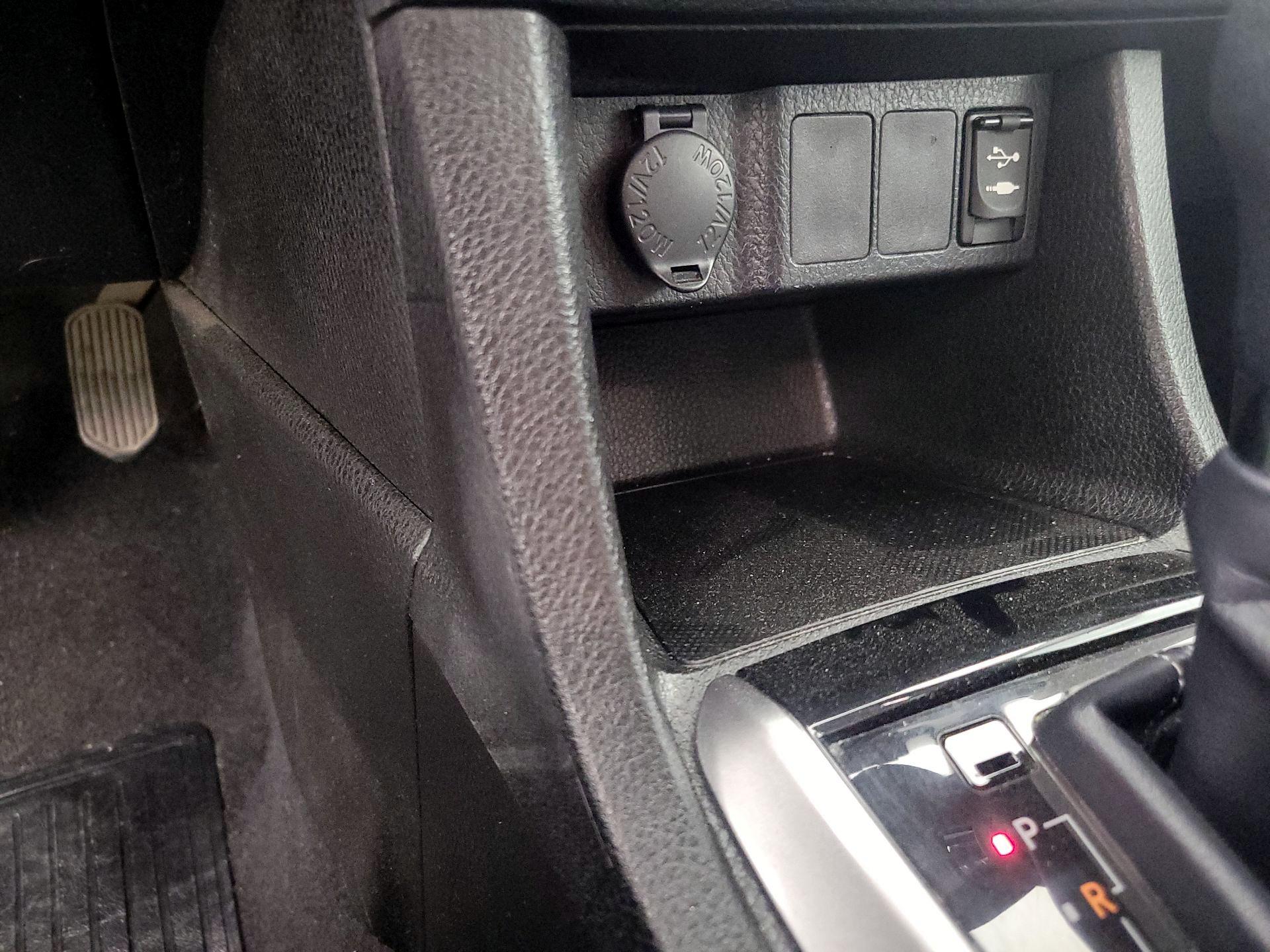 Thumbnail: 2015 Toyota Corolla - 18