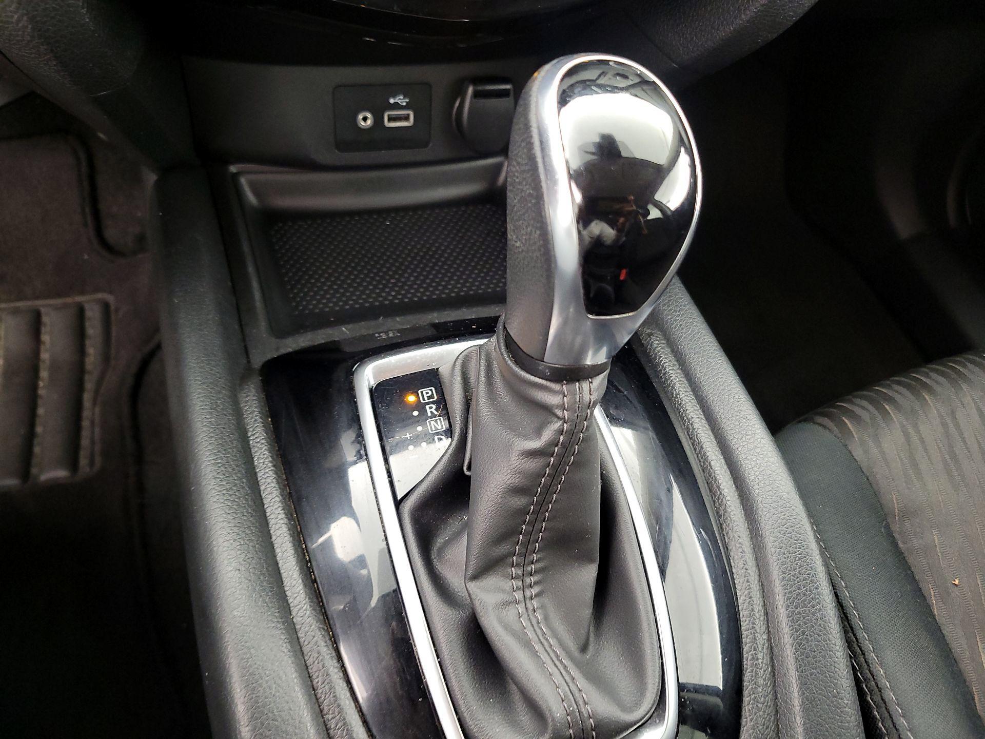 Thumbnail: 2019 Nissan Rogue - 17