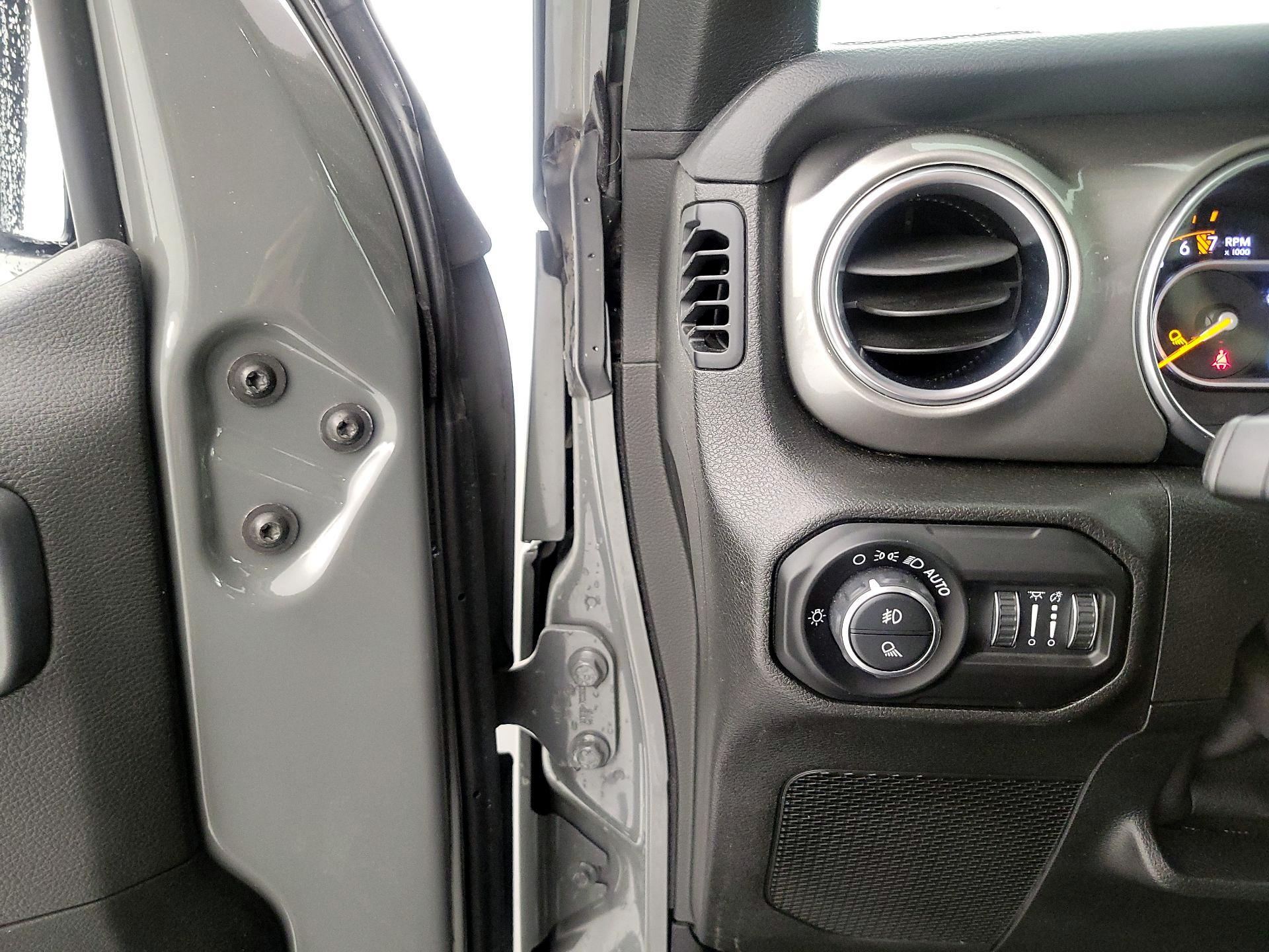 Thumbnail: 2020 Jeep Gladiator - 13