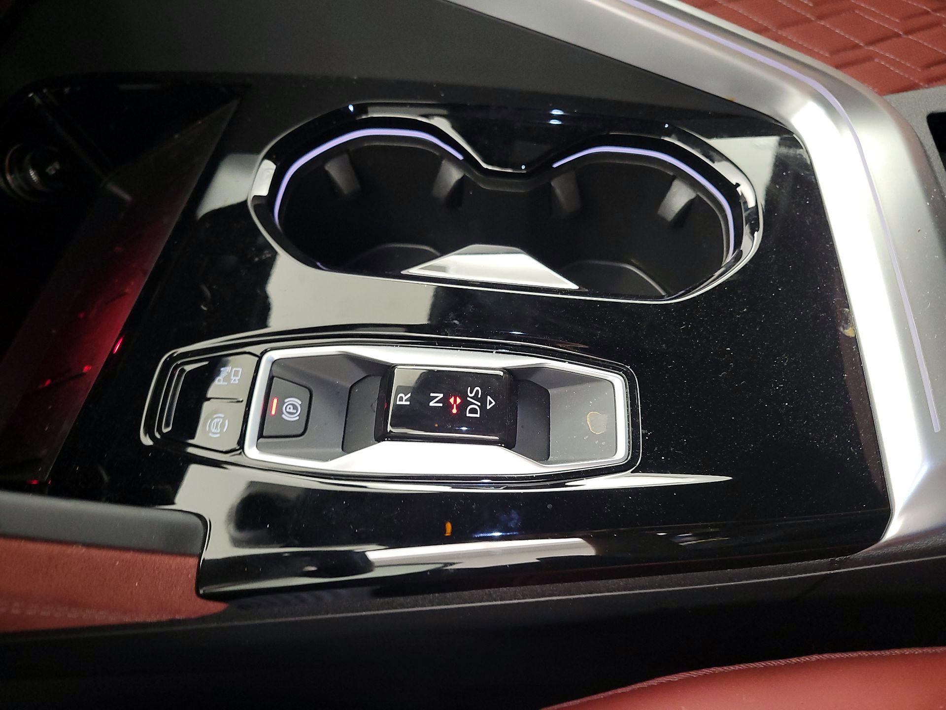 Thumbnail: 2025 Audi SQ5 - 16