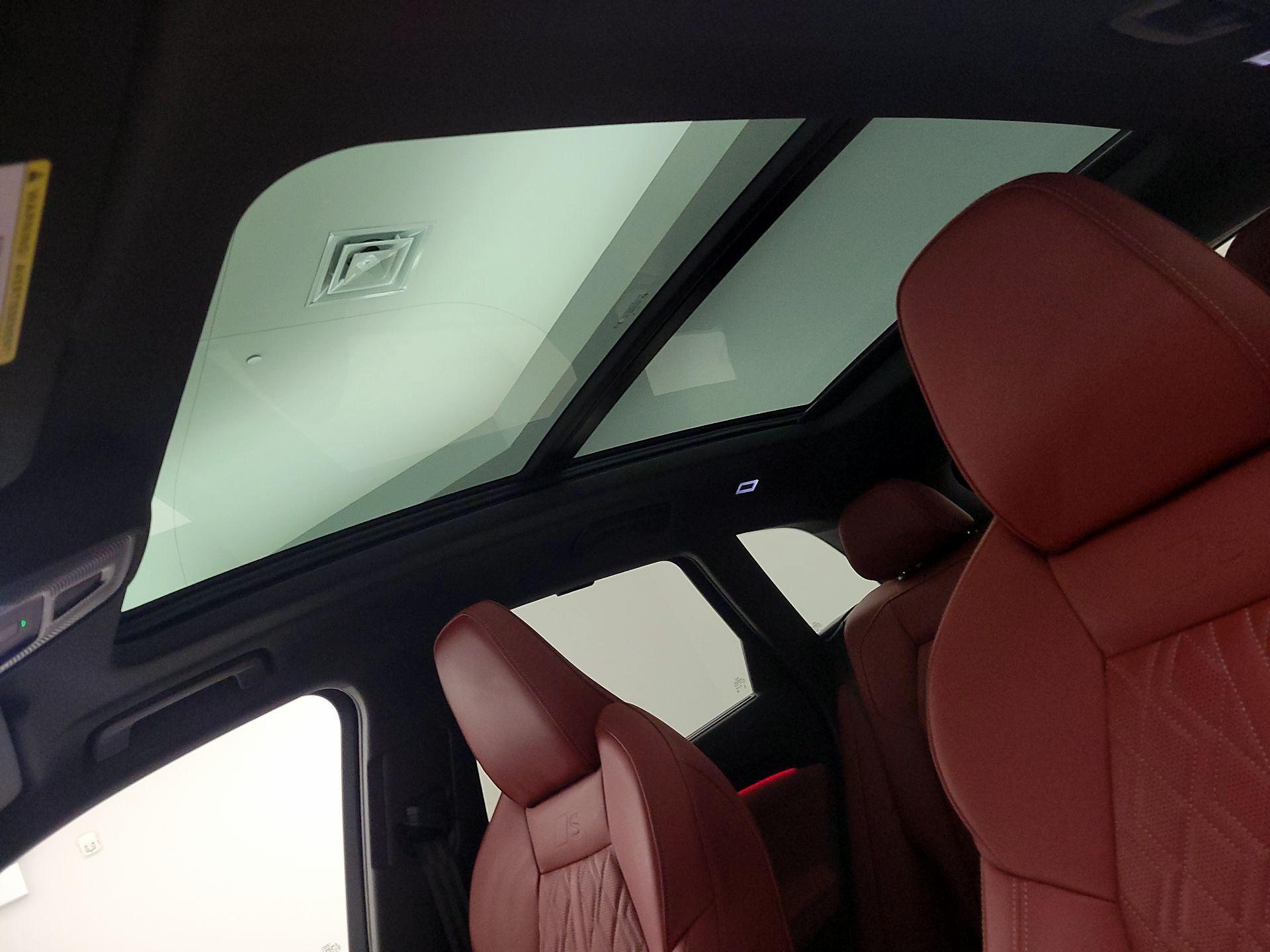 Thumbnail: 2025 Audi SQ5 - 18