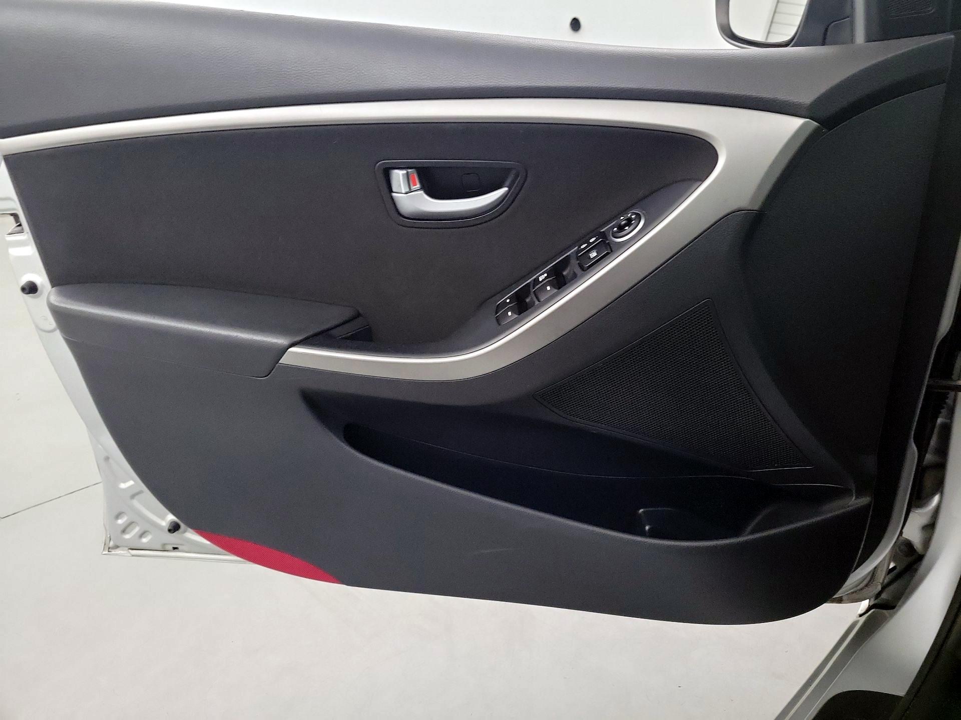 Thumbnail: 2016 Hyundai Elantra - 12