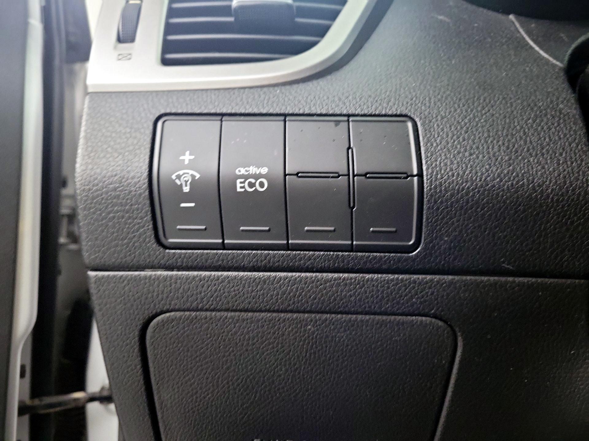Thumbnail: 2016 Hyundai Elantra - 13
