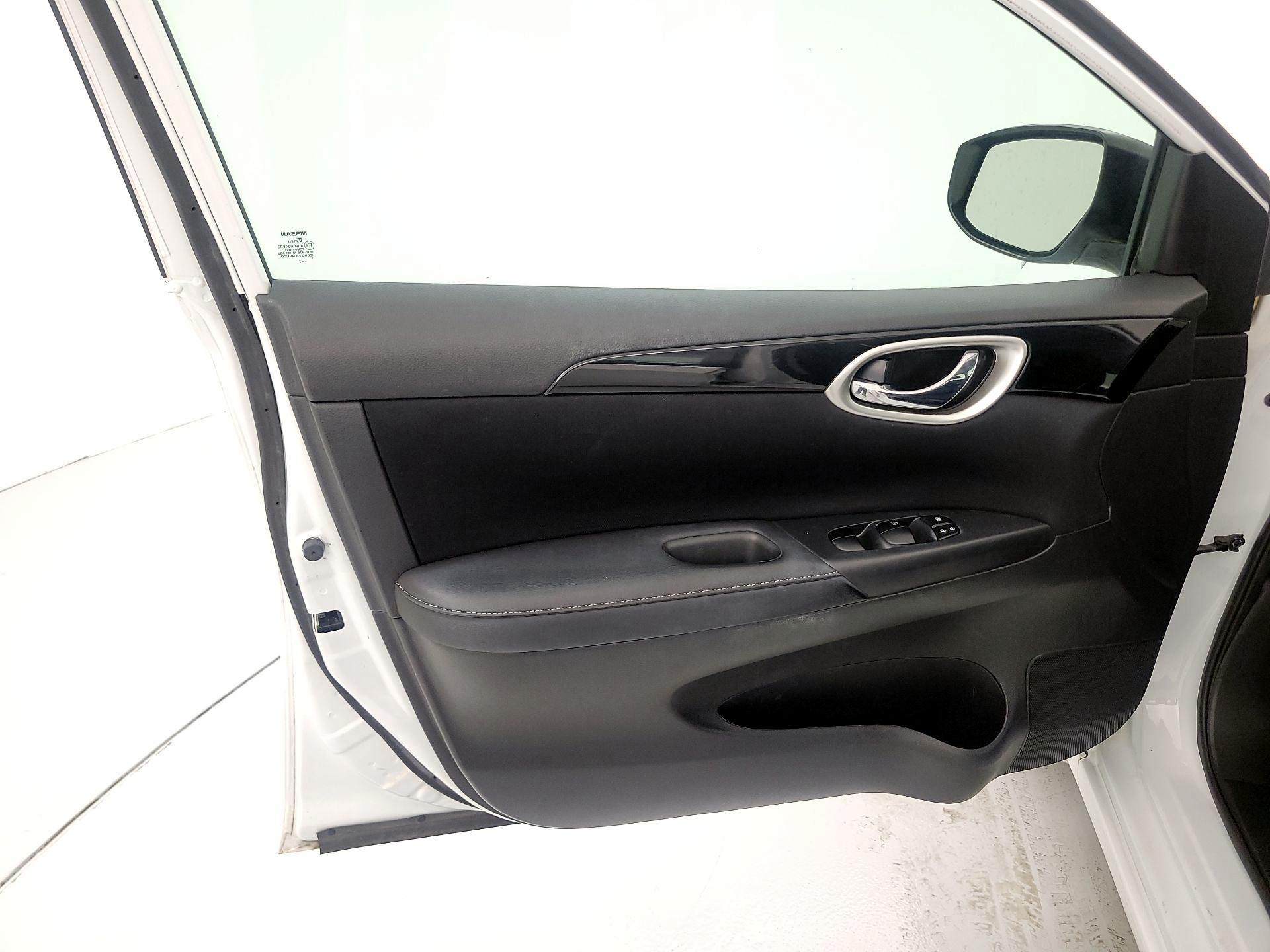 Thumbnail: 2017 Nissan Sentra - 12