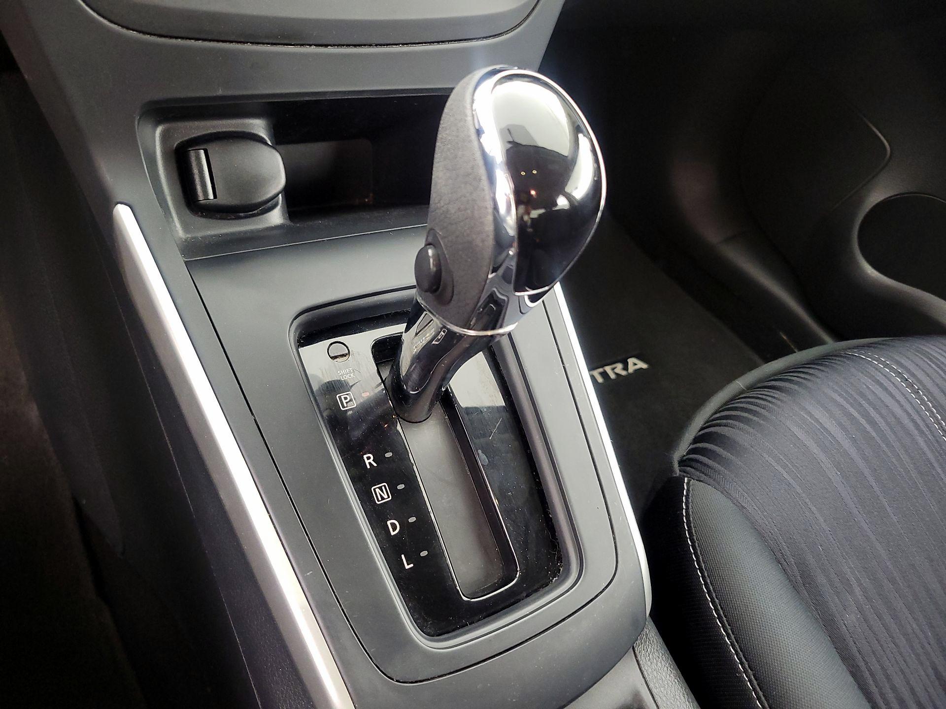 Thumbnail: 2017 Nissan Sentra - 17