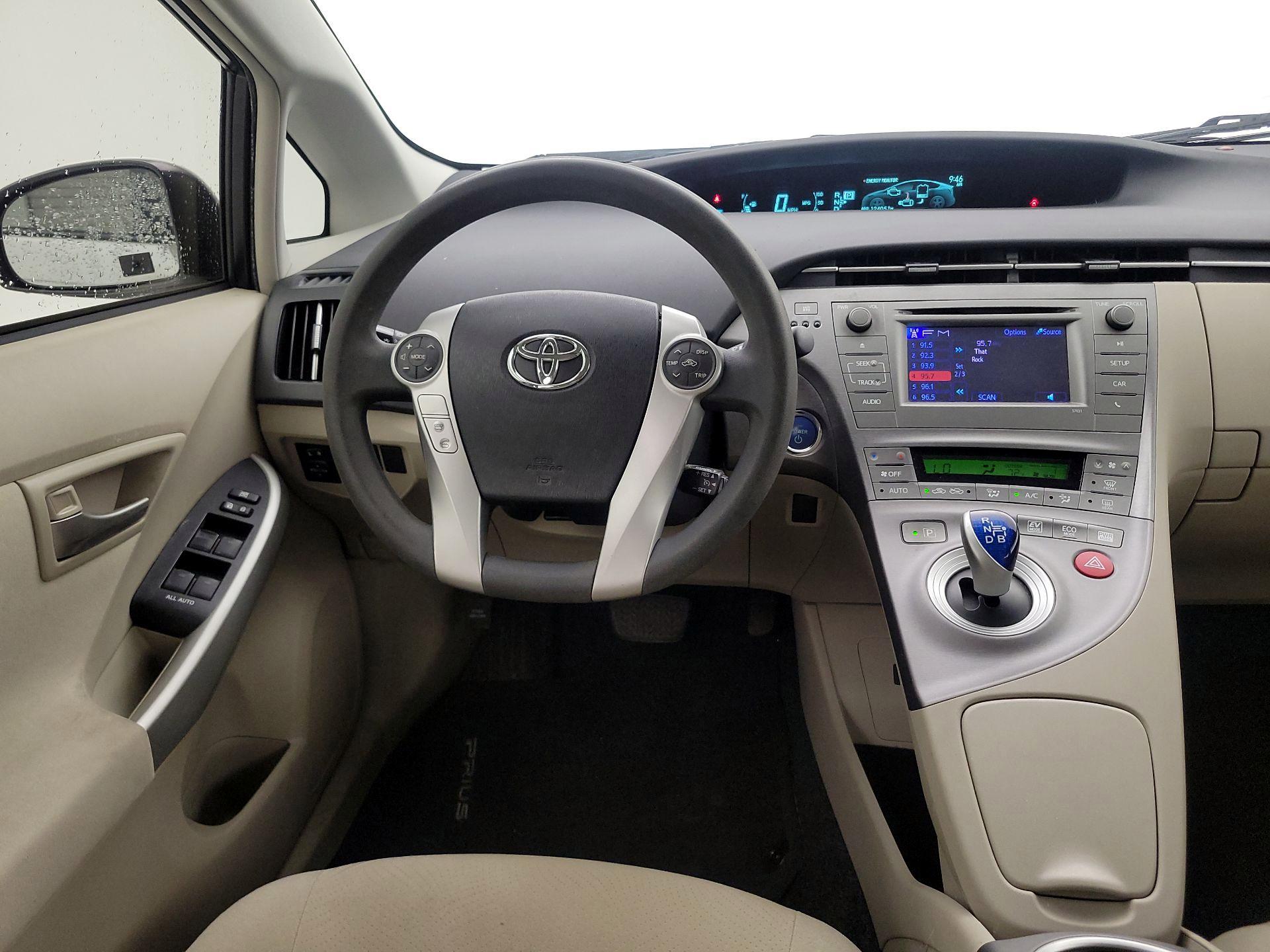 Thumbnail: 2015 Toyota Prius - 10