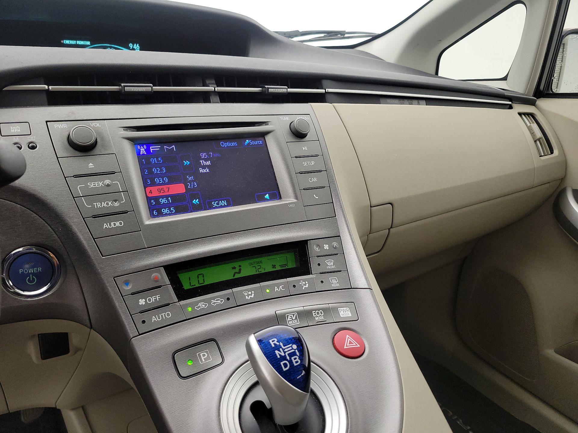 Thumbnail: 2015 Toyota Prius - 15