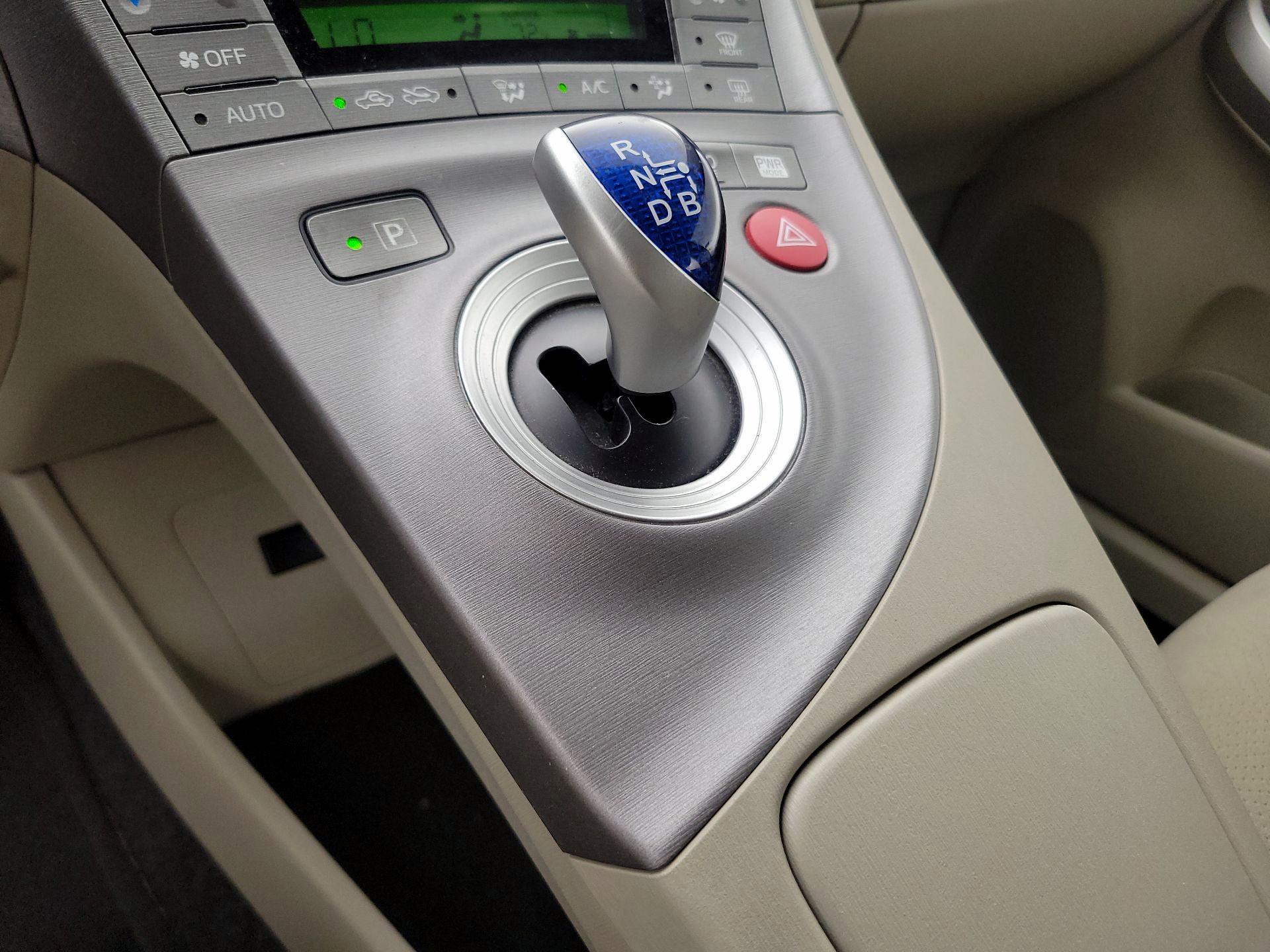 Thumbnail: 2015 Toyota Prius - 17