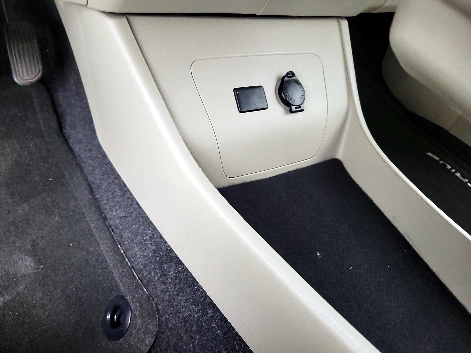 Thumbnail: 2015 Toyota Prius - 18