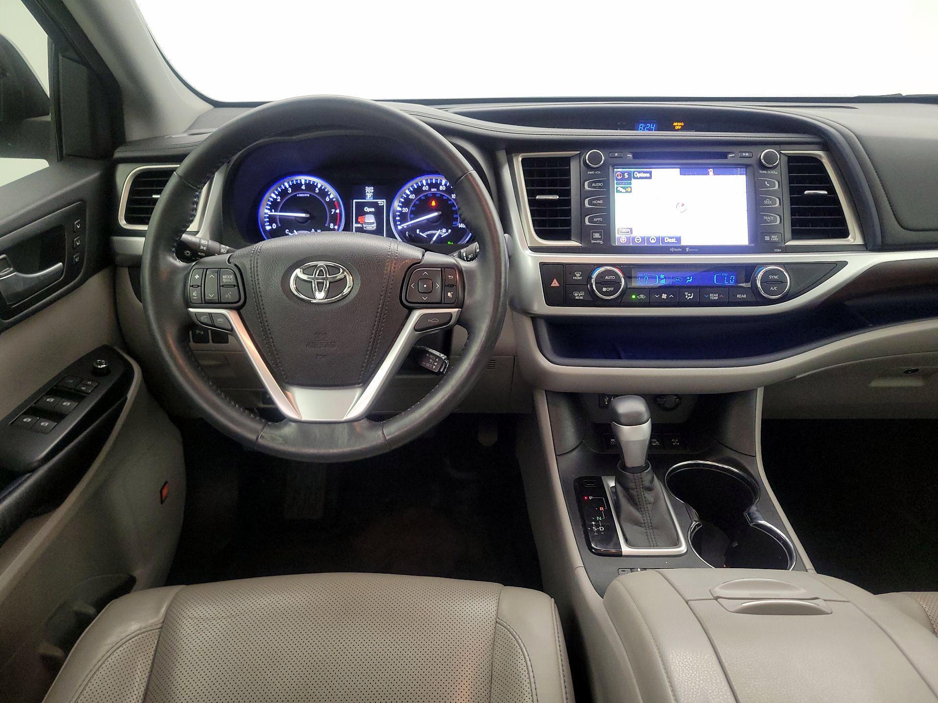 Thumbnail: 2015 Toyota Highlander - 10