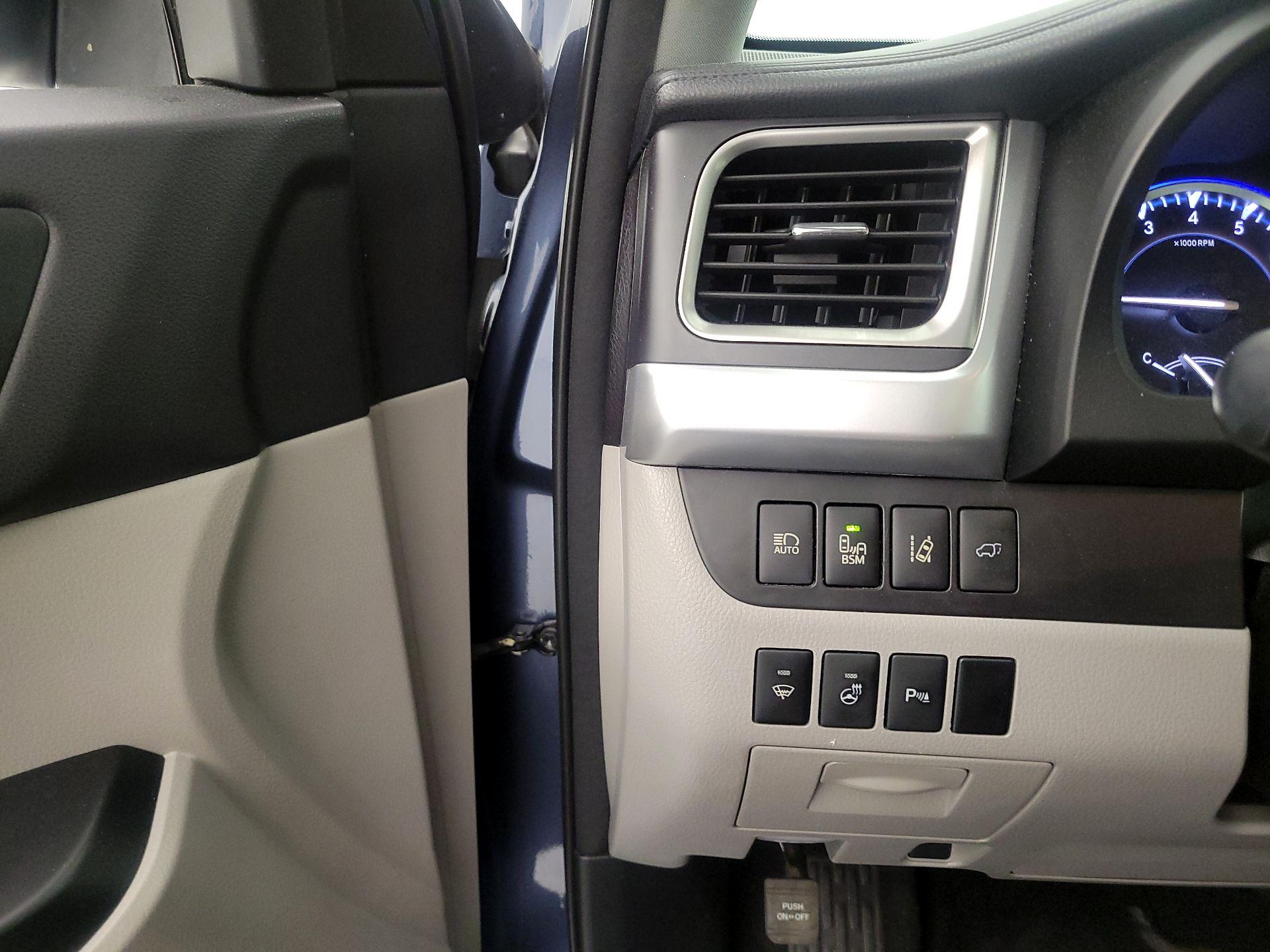 Thumbnail: 2015 Toyota Highlander - 13