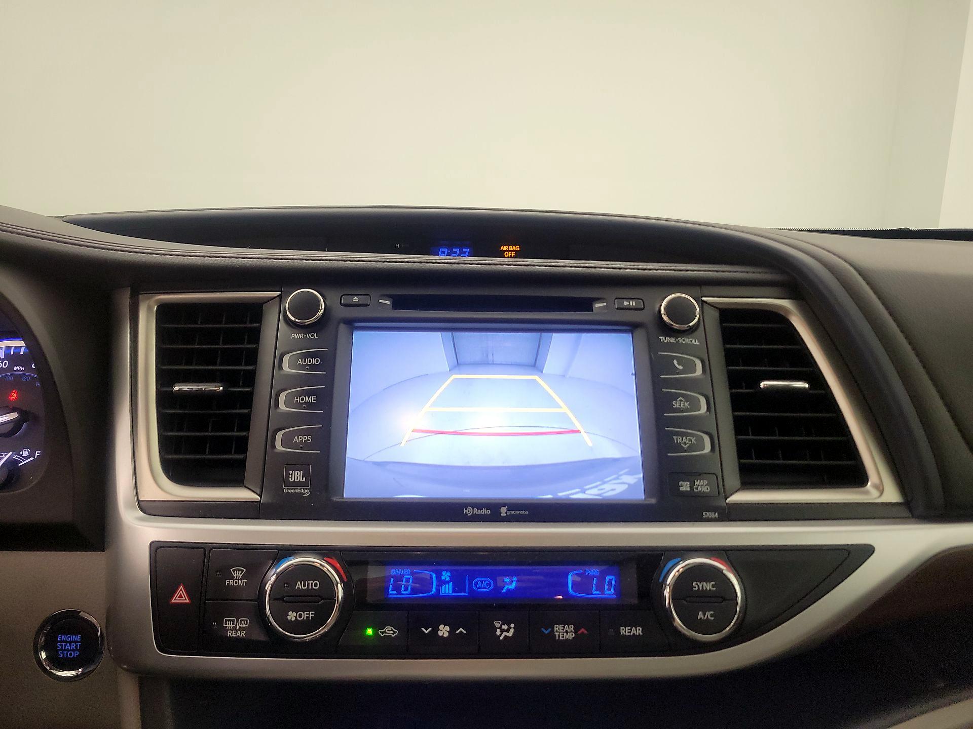 Thumbnail: 2015 Toyota Highlander - 15