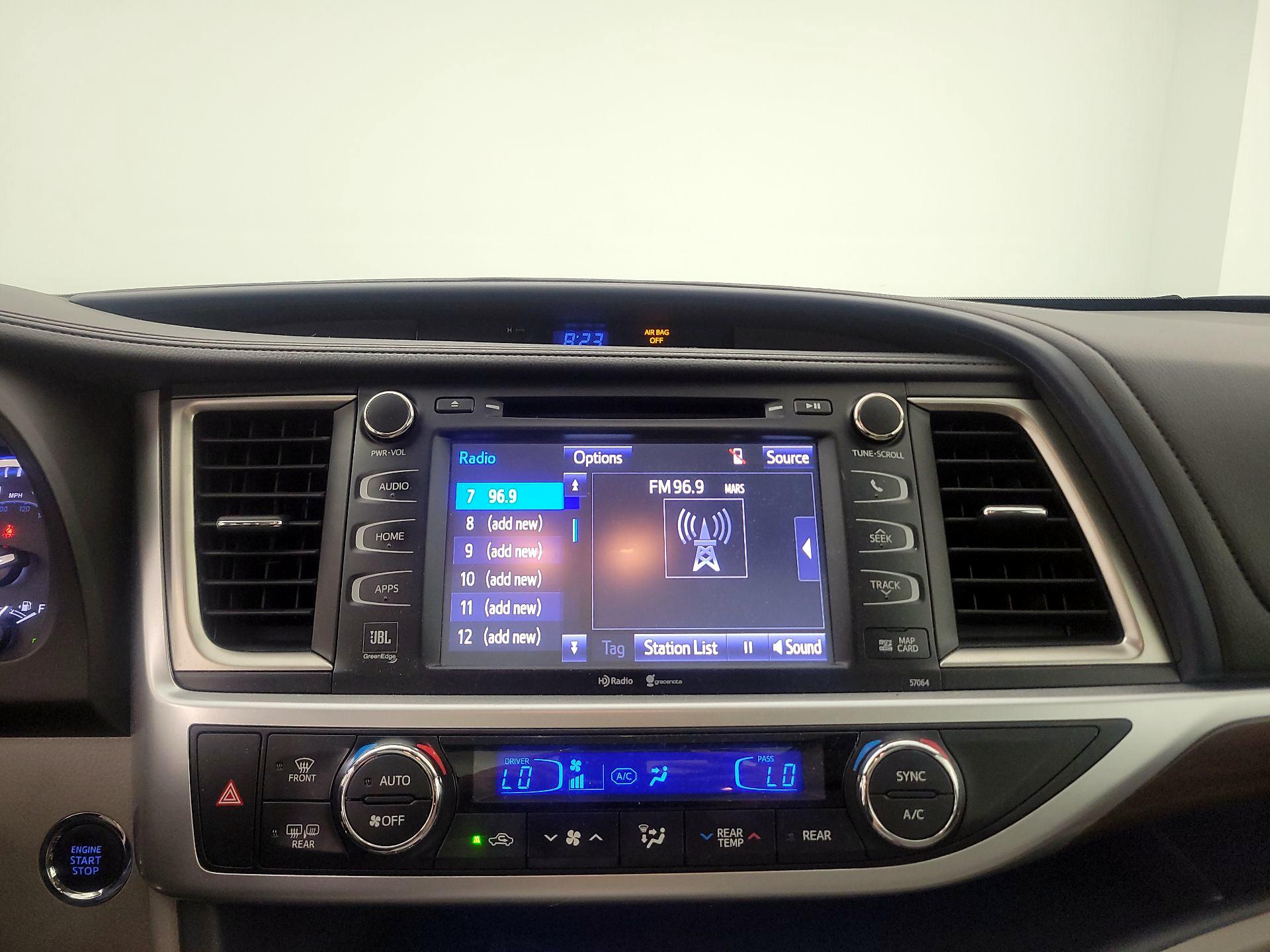 Thumbnail: 2015 Toyota Highlander - 16