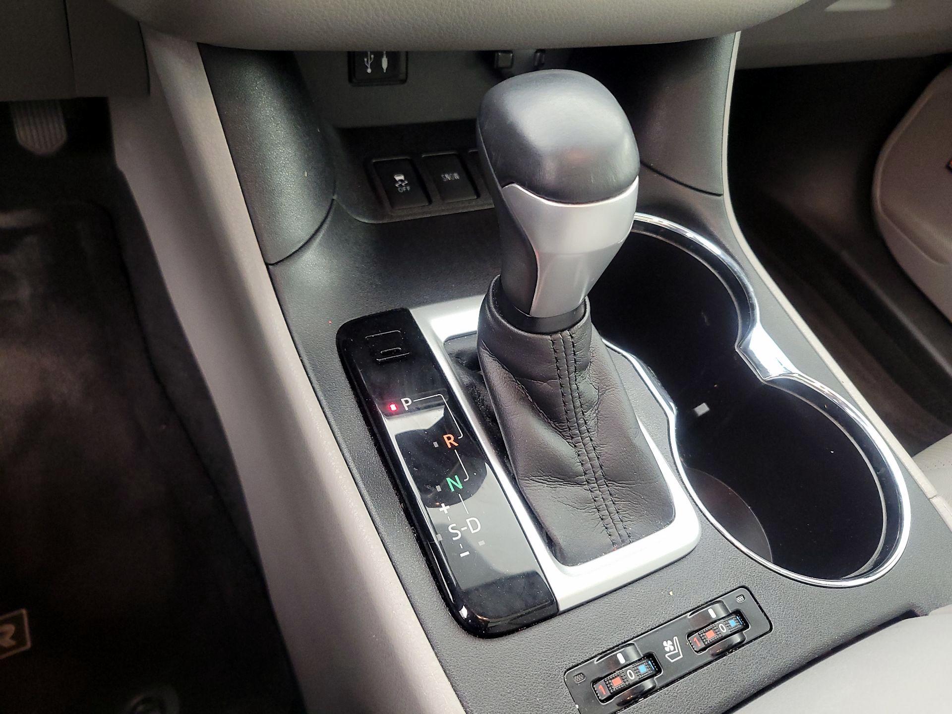 Thumbnail: 2015 Toyota Highlander - 18