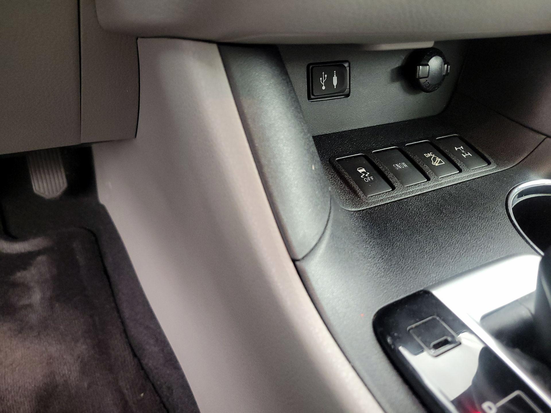 Thumbnail: 2015 Toyota Highlander - 19