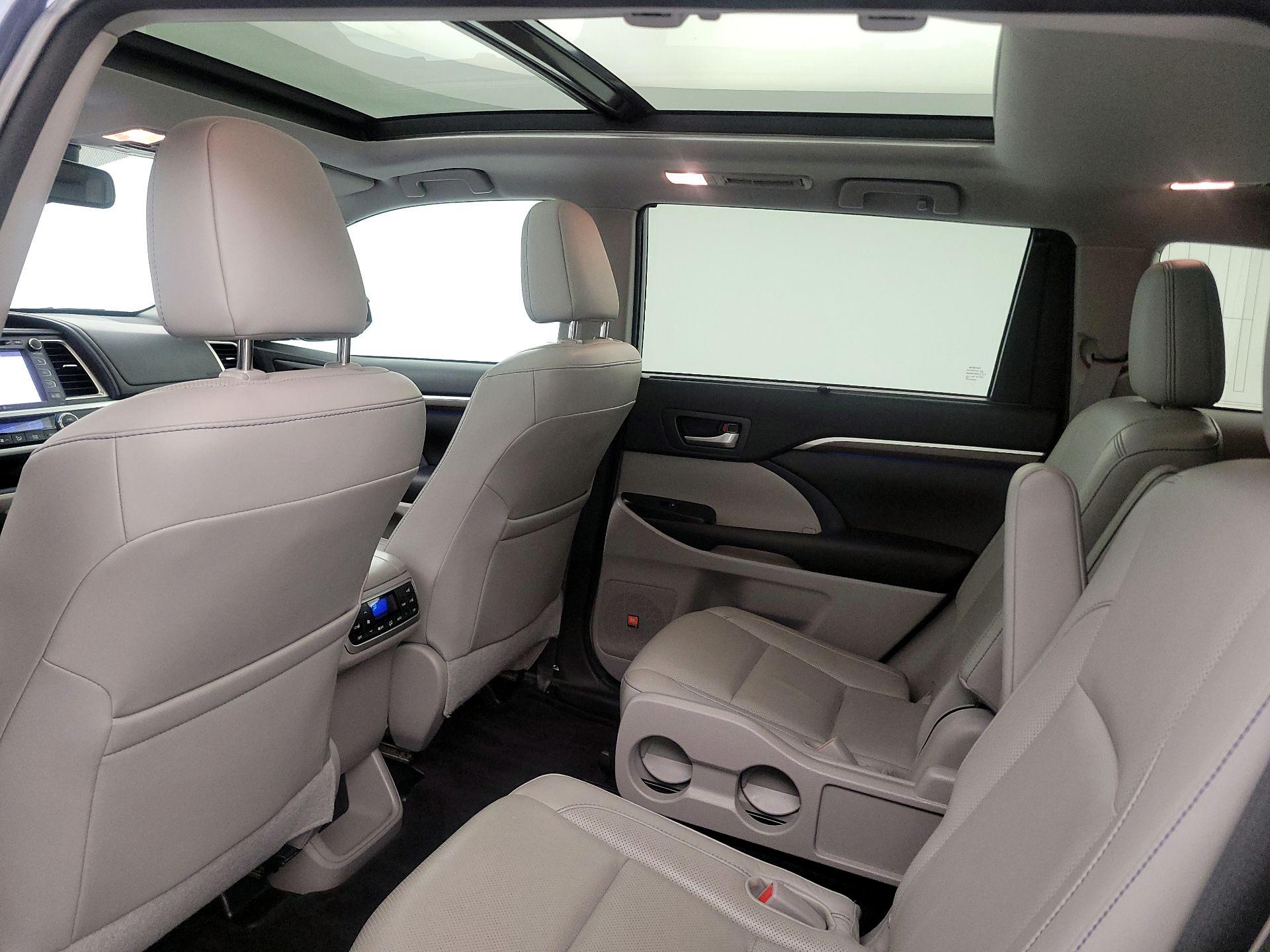 Thumbnail: 2015 Toyota Highlander - 20