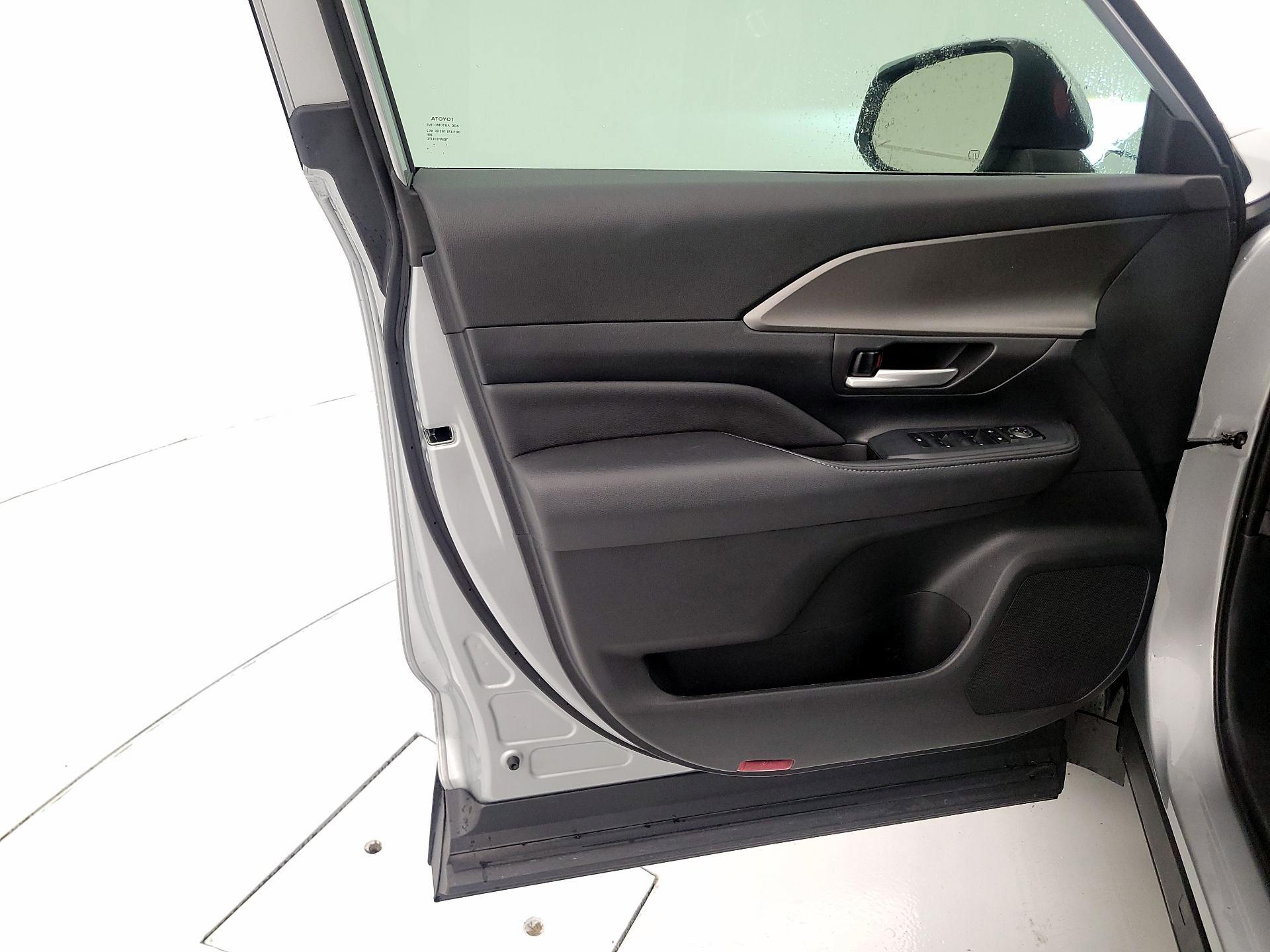 Thumbnail: 2026 Toyota Highlander - 12