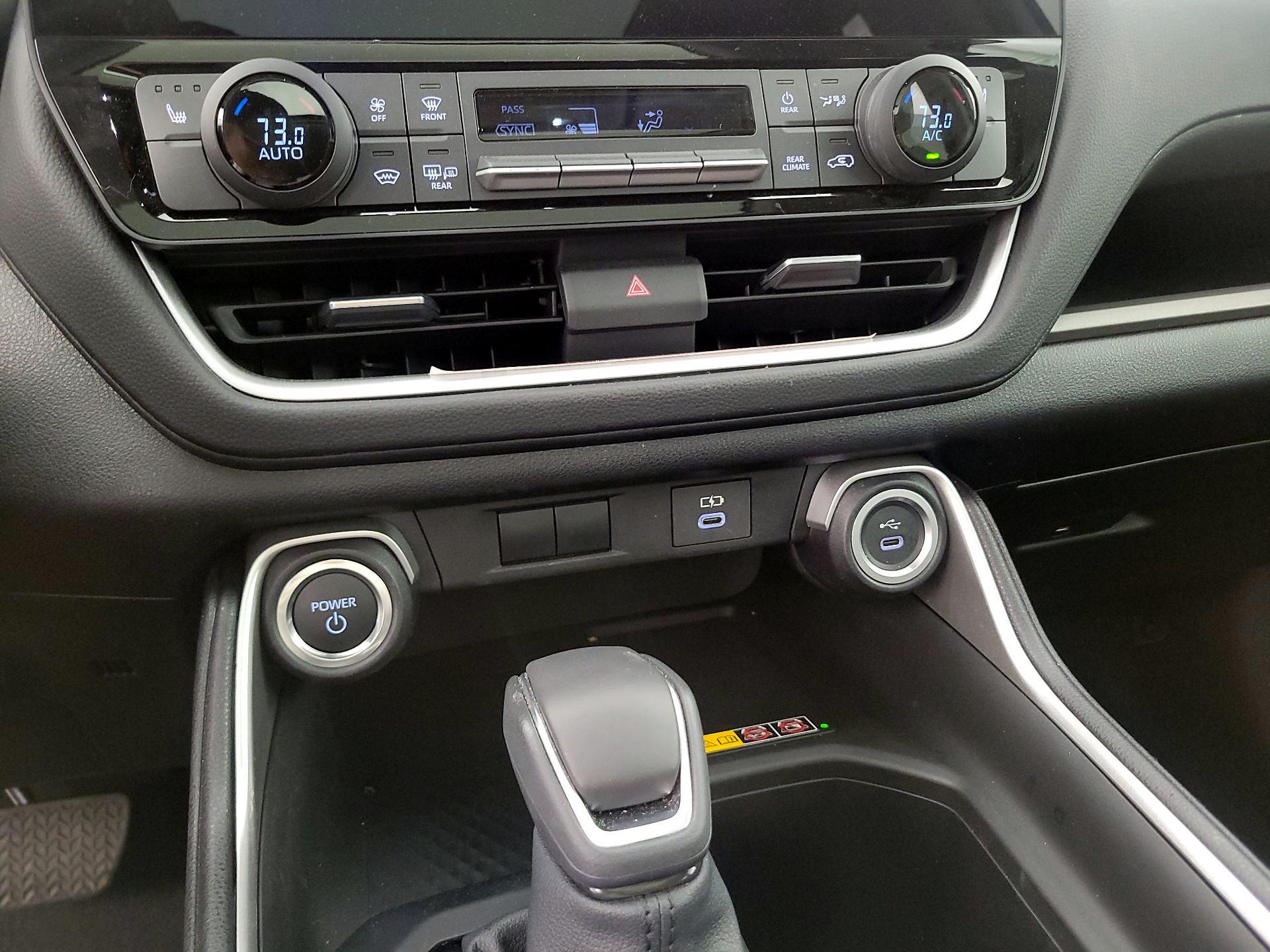 Thumbnail: 2026 Toyota Highlander - 16