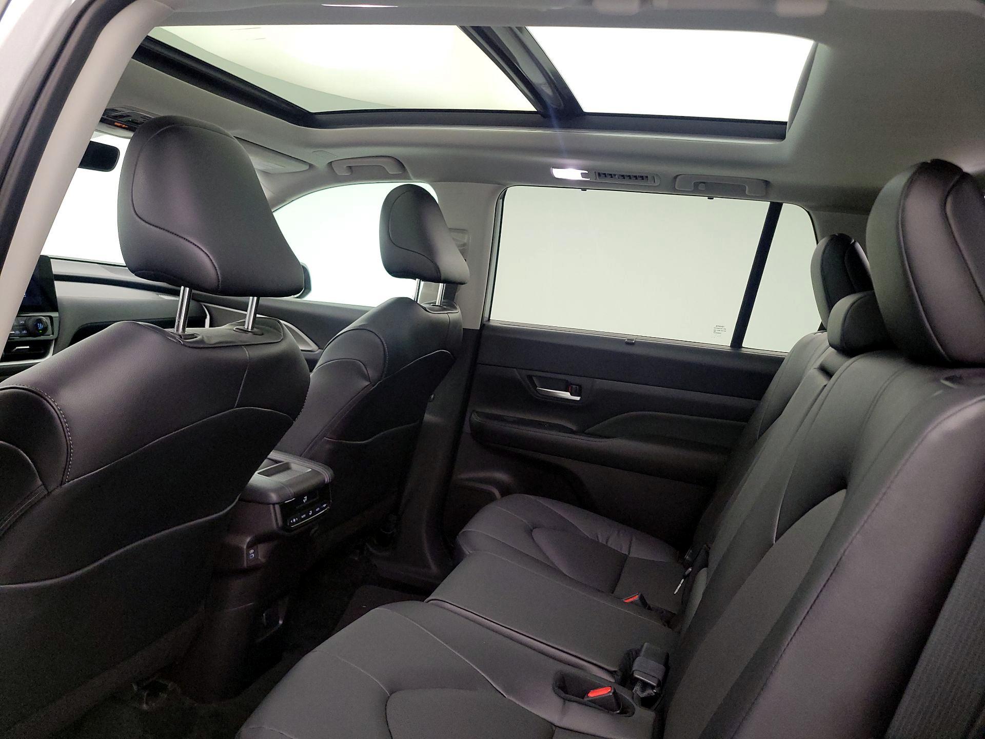 Thumbnail: 2026 Toyota Highlander - 19