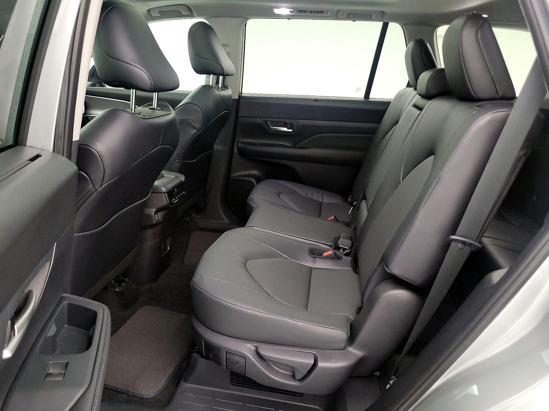 Thumbnail: 2026 Toyota Highlander - 20