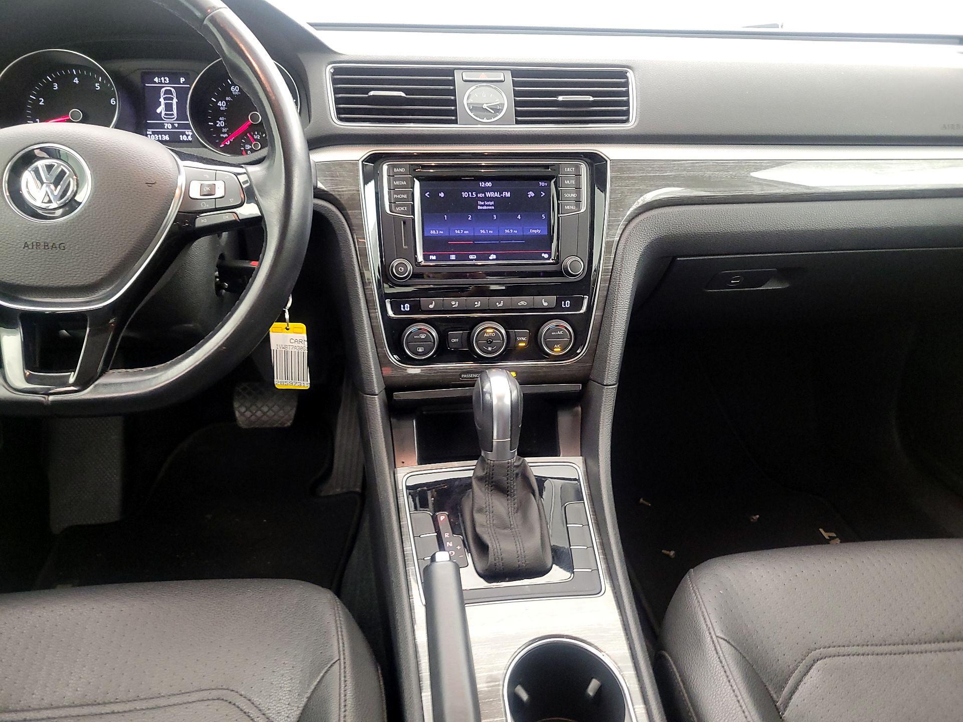 Thumbnail: 2016 Volkswagen Passat - 9