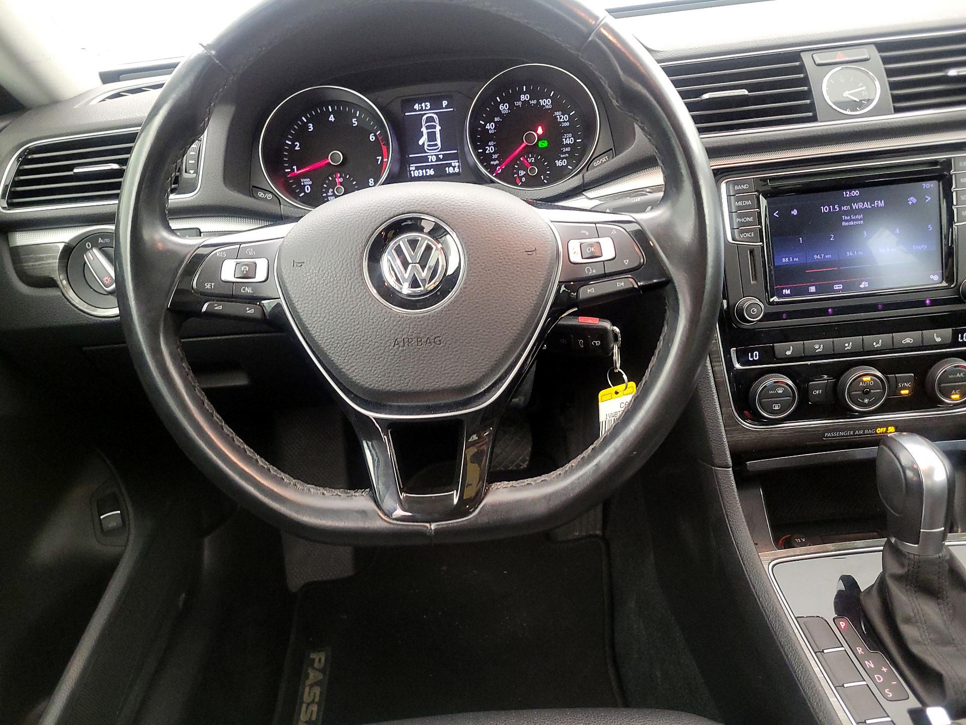 Thumbnail: 2016 Volkswagen Passat - 10