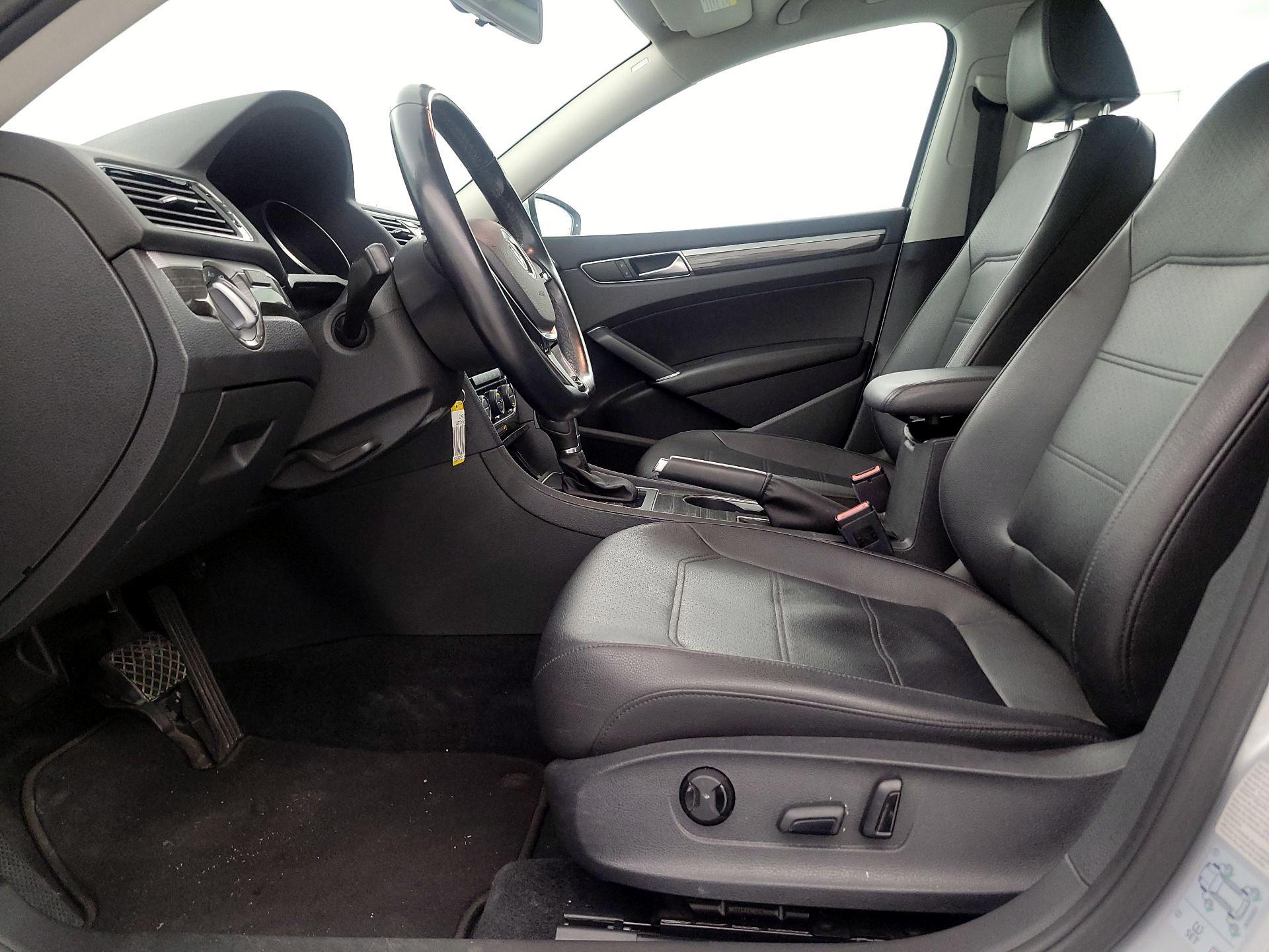 Thumbnail: 2016 Volkswagen Passat - 11