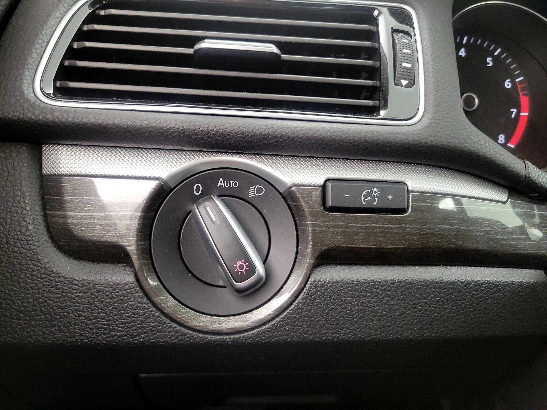 Thumbnail: 2016 Volkswagen Passat - 13