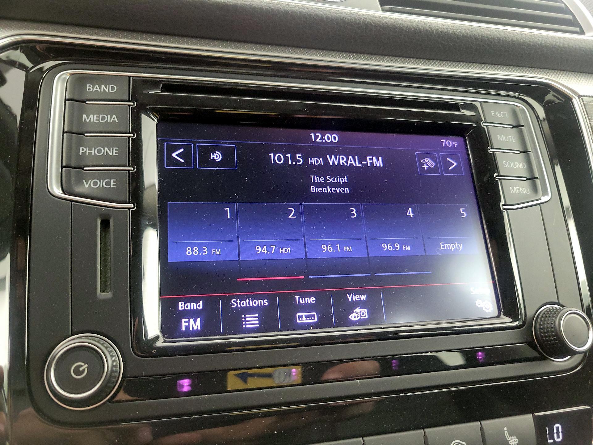 Thumbnail: 2016 Volkswagen Passat - 15