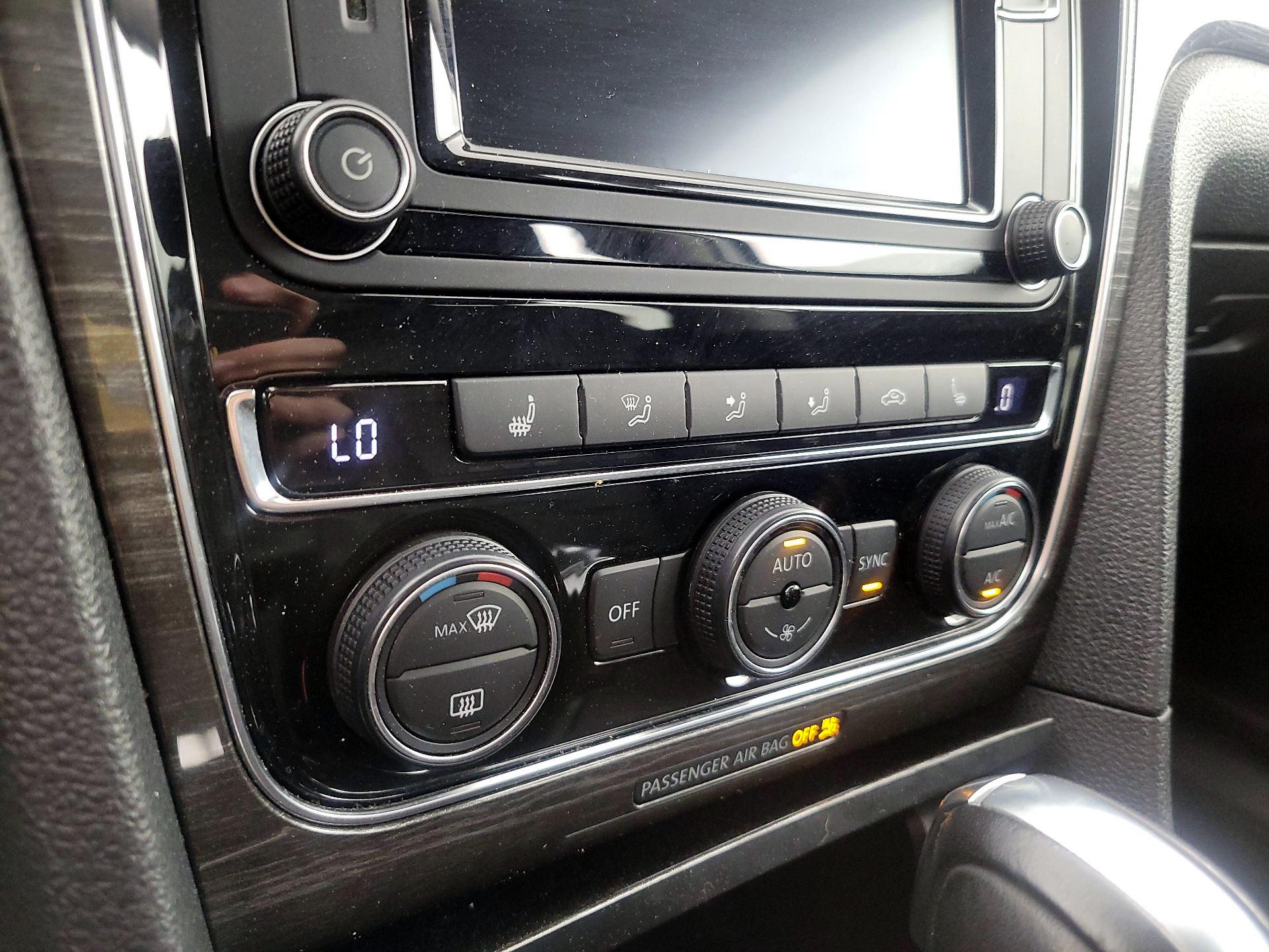 Thumbnail: 2016 Volkswagen Passat - 16