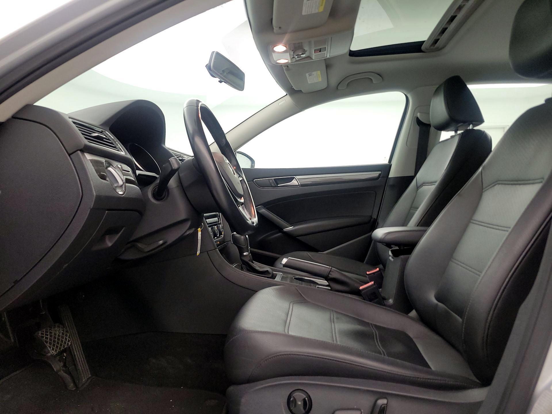 Thumbnail: 2016 Volkswagen Passat - 19