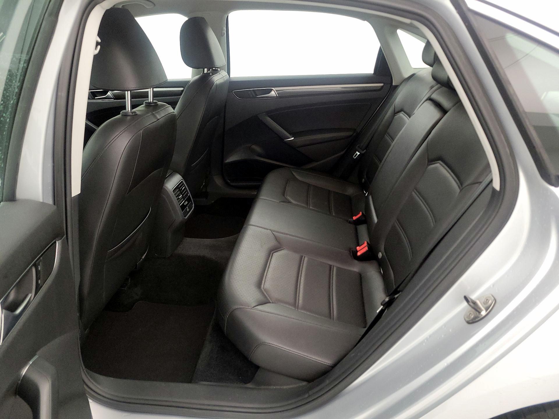 Thumbnail: 2016 Volkswagen Passat - 20