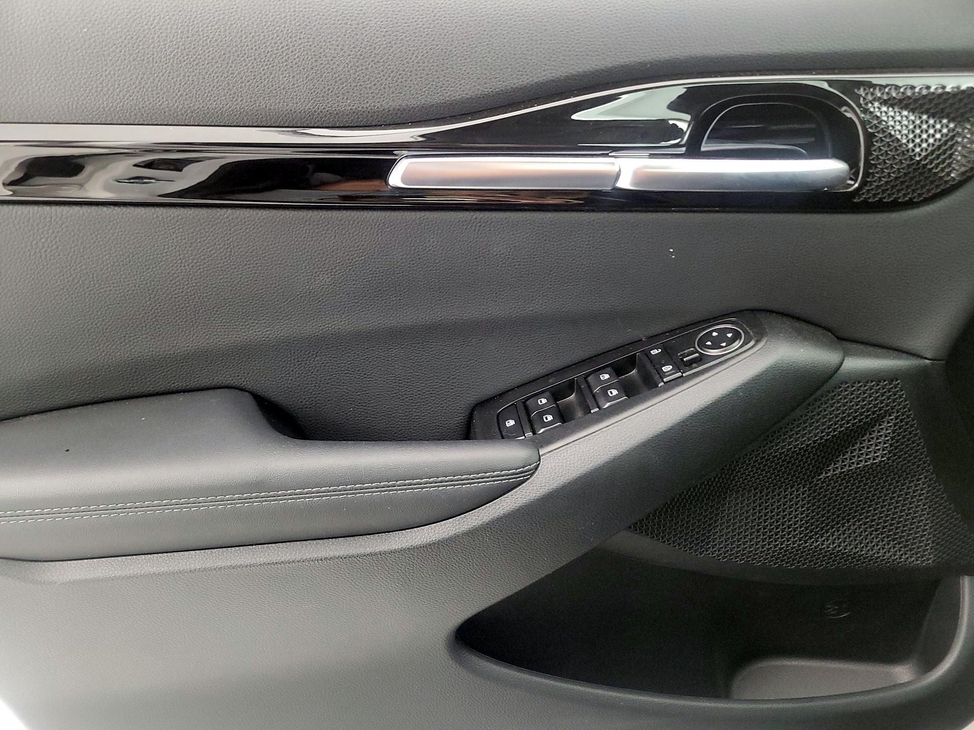 Thumbnail: 2023 Kia Seltos - 12