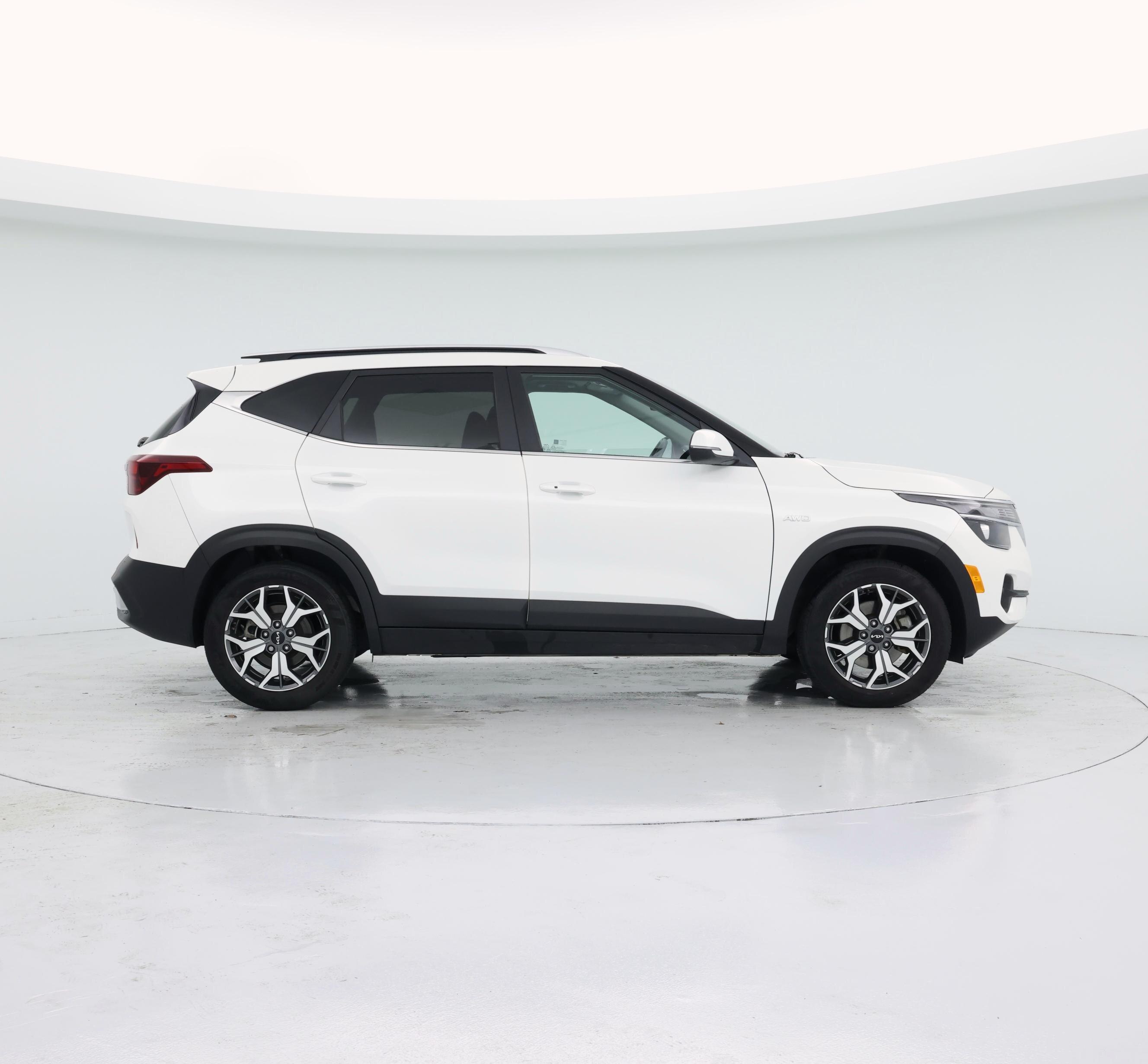 Thumbnail: 2023 Kia Seltos - 7