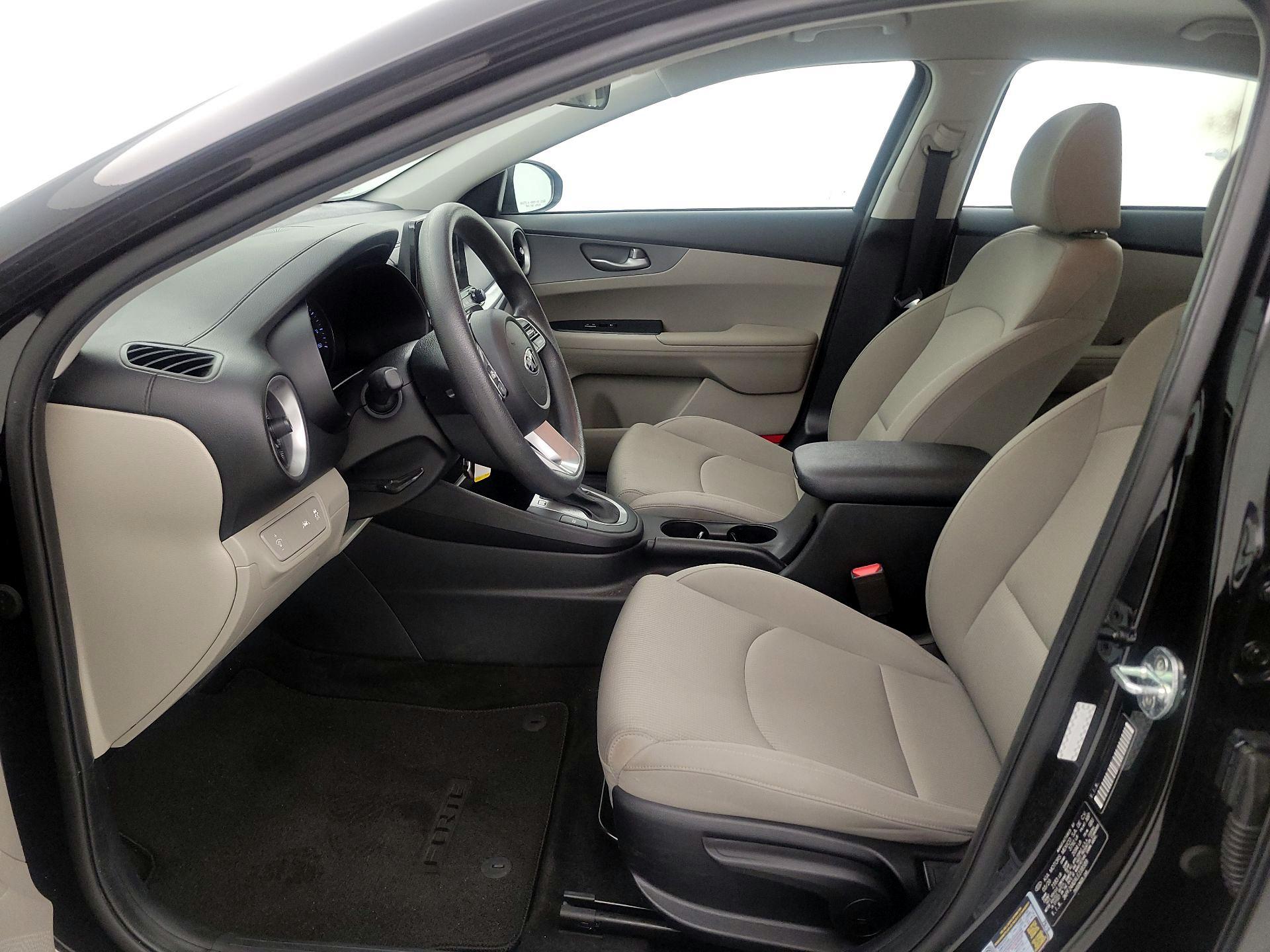 Thumbnail: 2020 Kia Forte - 11