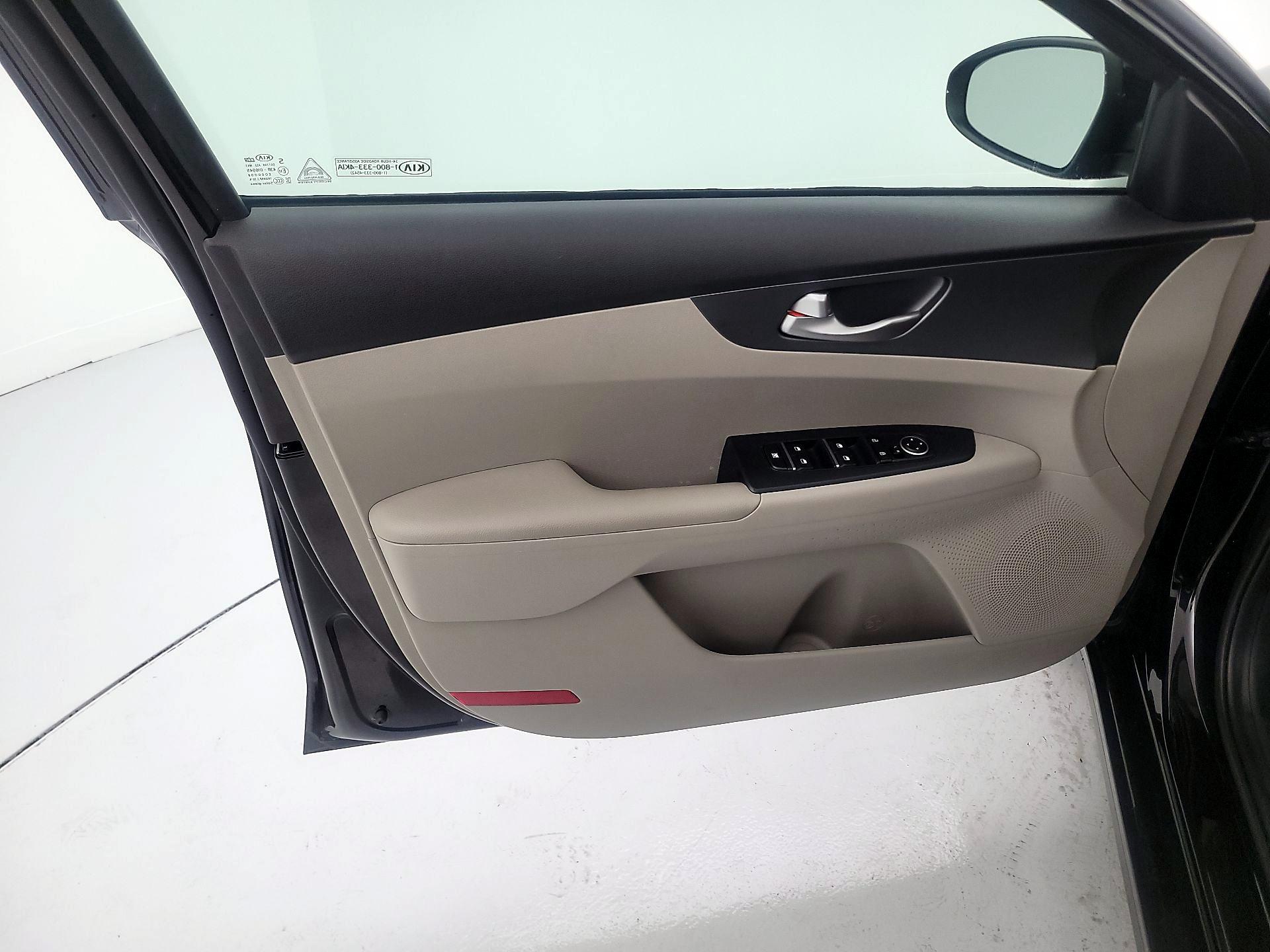 Thumbnail: 2020 Kia Forte - 12