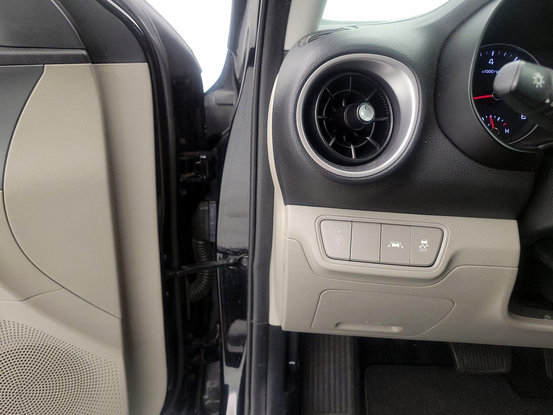 Thumbnail: 2020 Kia Forte - 13