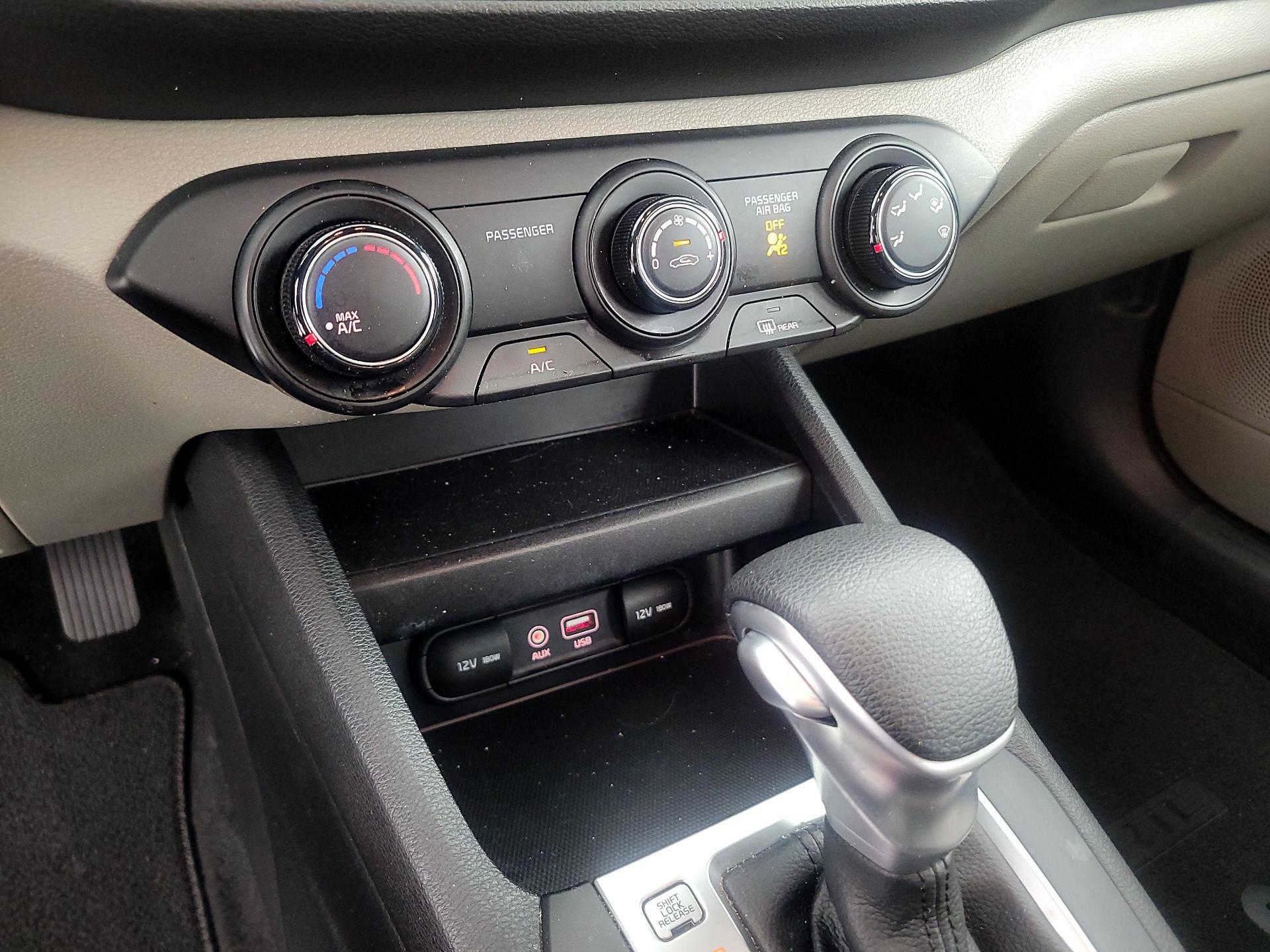 Thumbnail: 2020 Kia Forte - 16