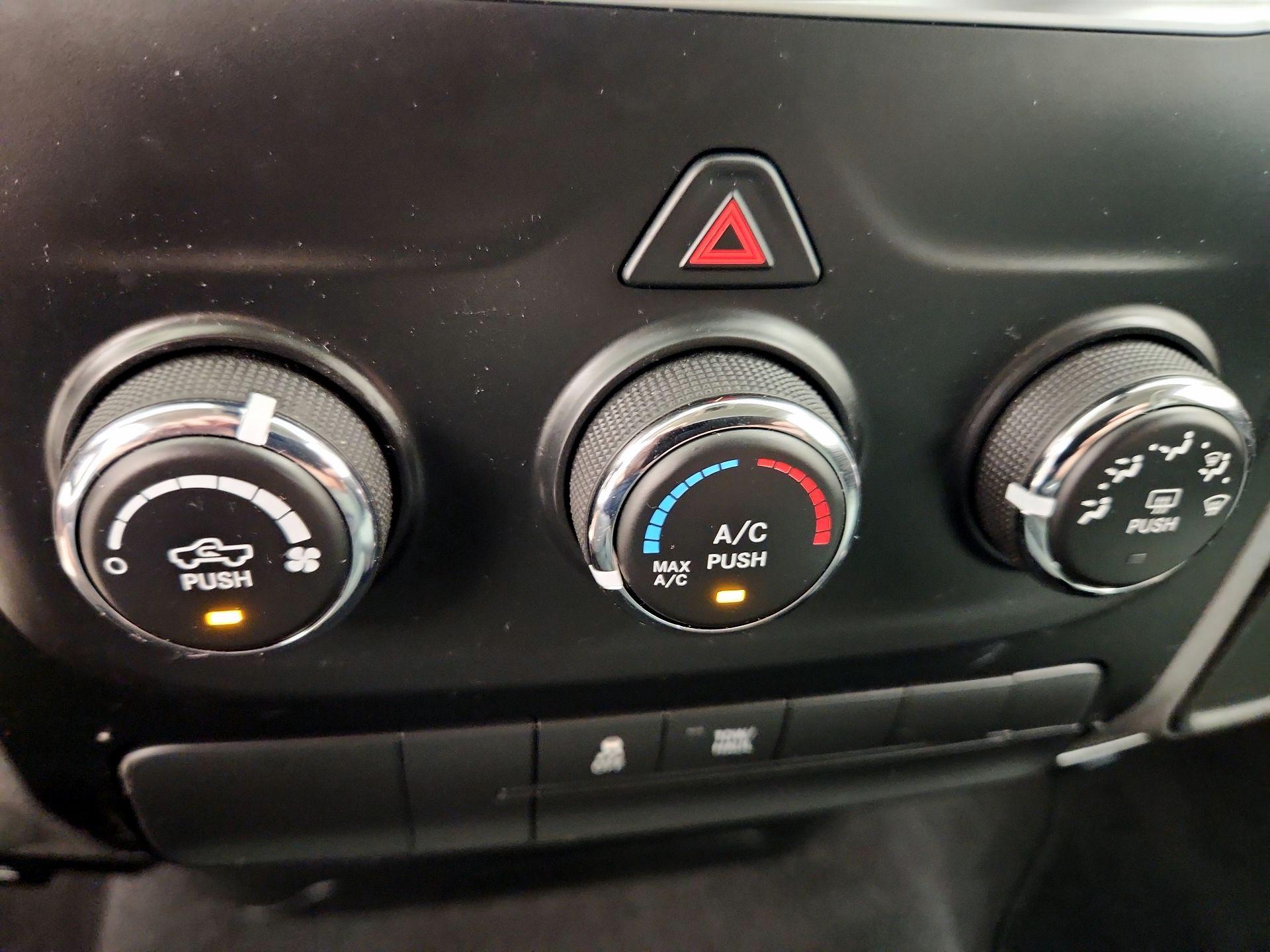 Thumbnail: 2020 RAM 1500 Classic - 16