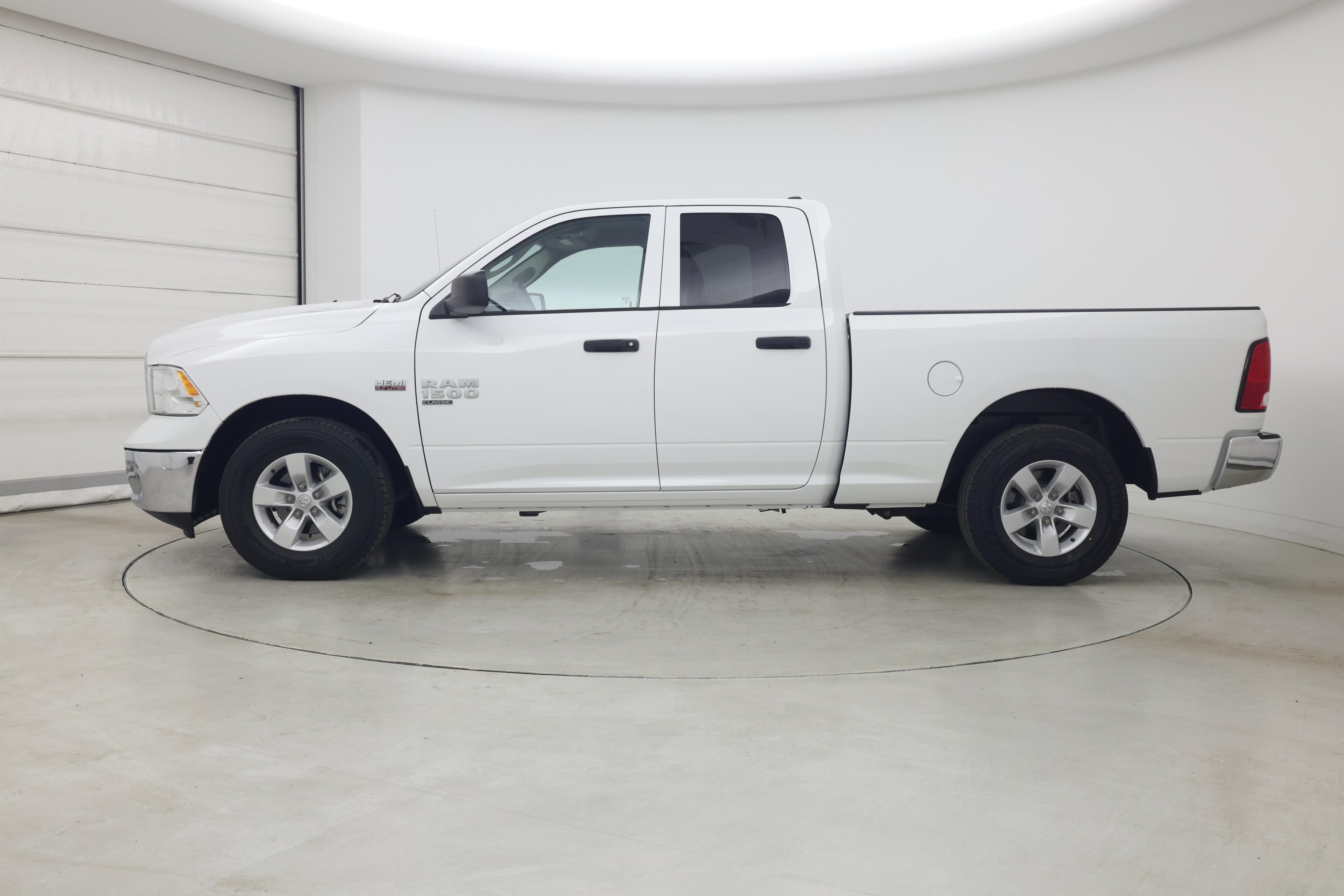 Thumbnail: 2020 RAM 1500 Classic - 3