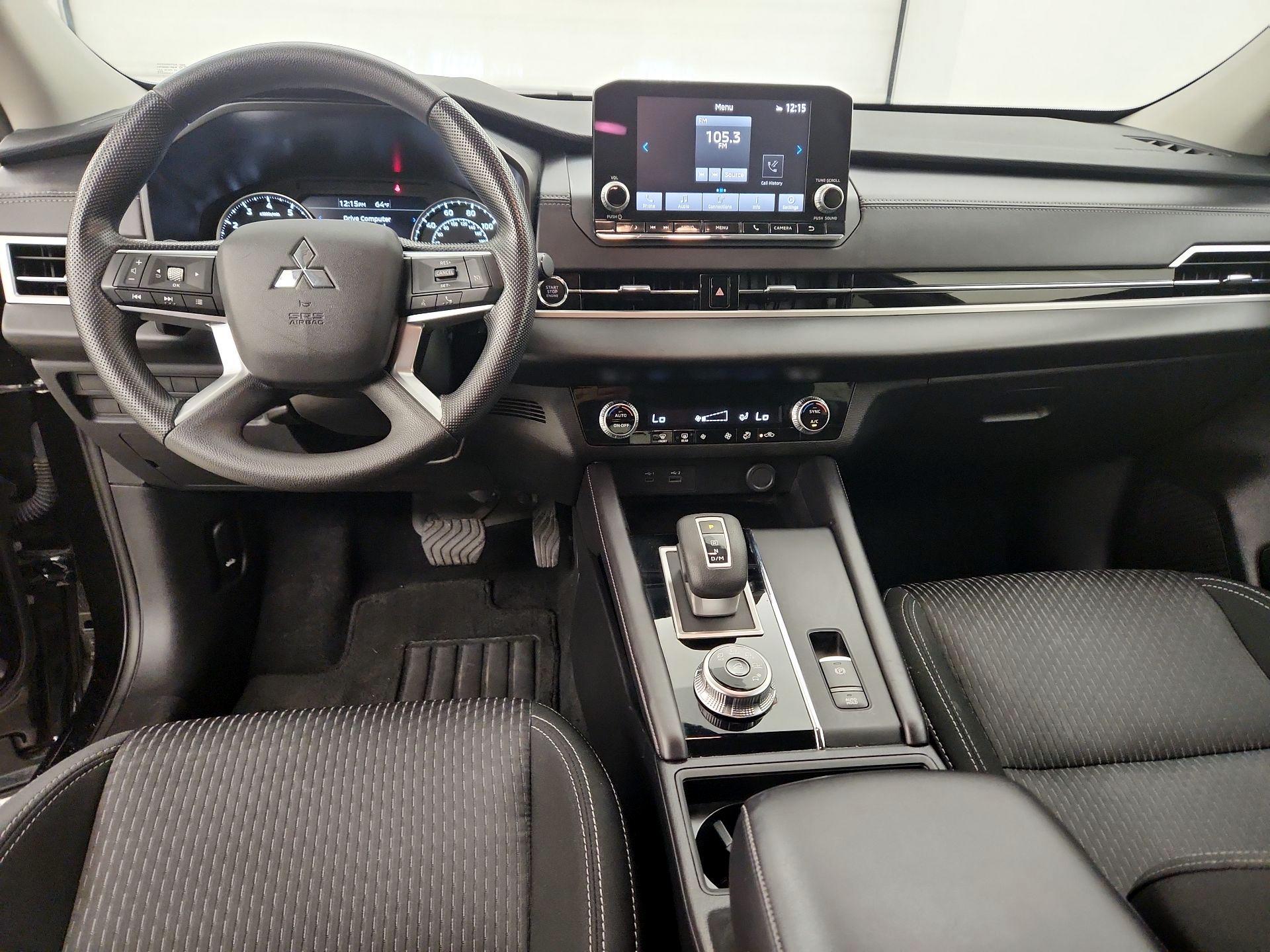 Thumbnail: 2024 Mitsubishi Outlander - 9