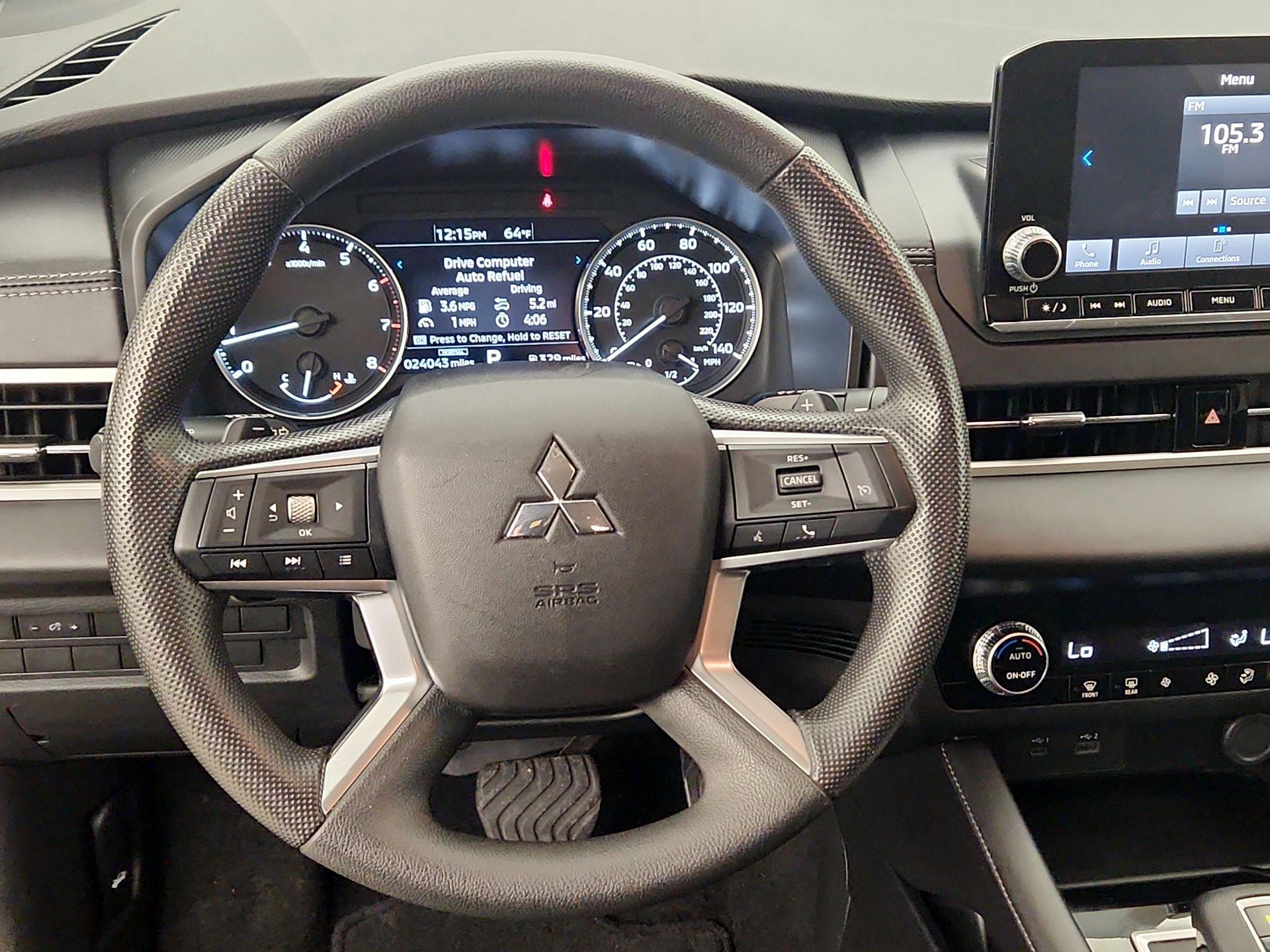 Thumbnail: 2024 Mitsubishi Outlander - 10