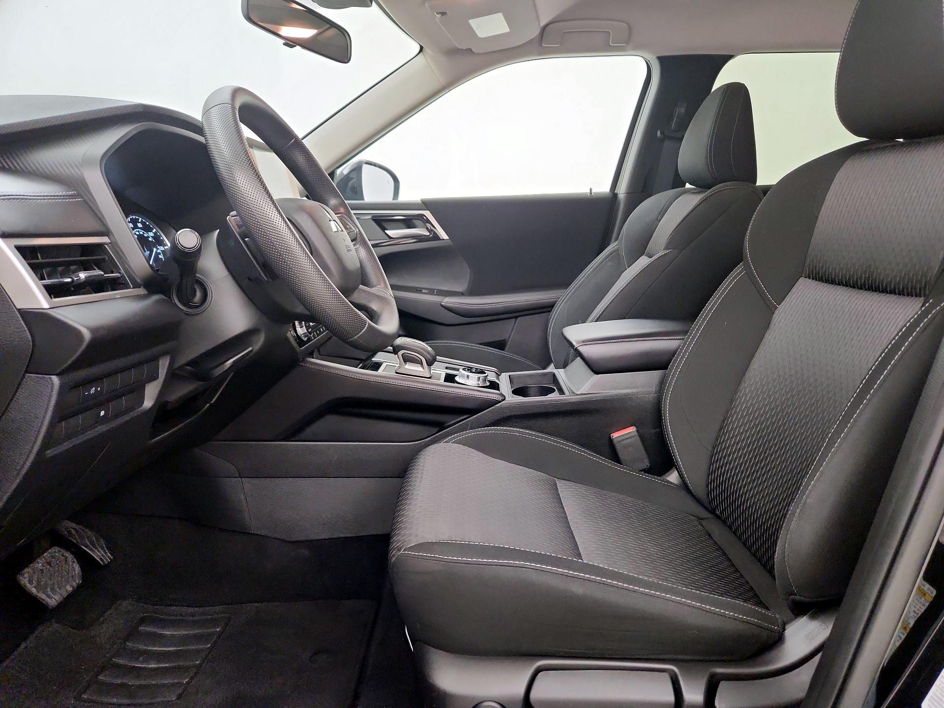 Thumbnail: 2024 Mitsubishi Outlander - 11