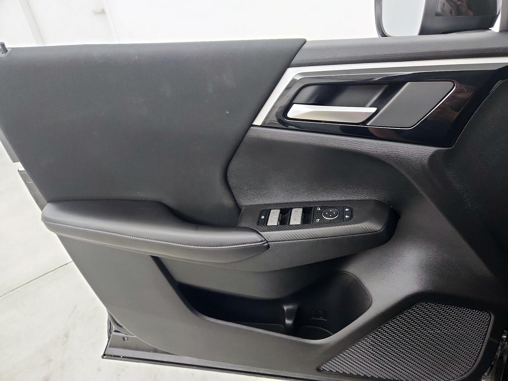 Thumbnail: 2024 Mitsubishi Outlander - 12