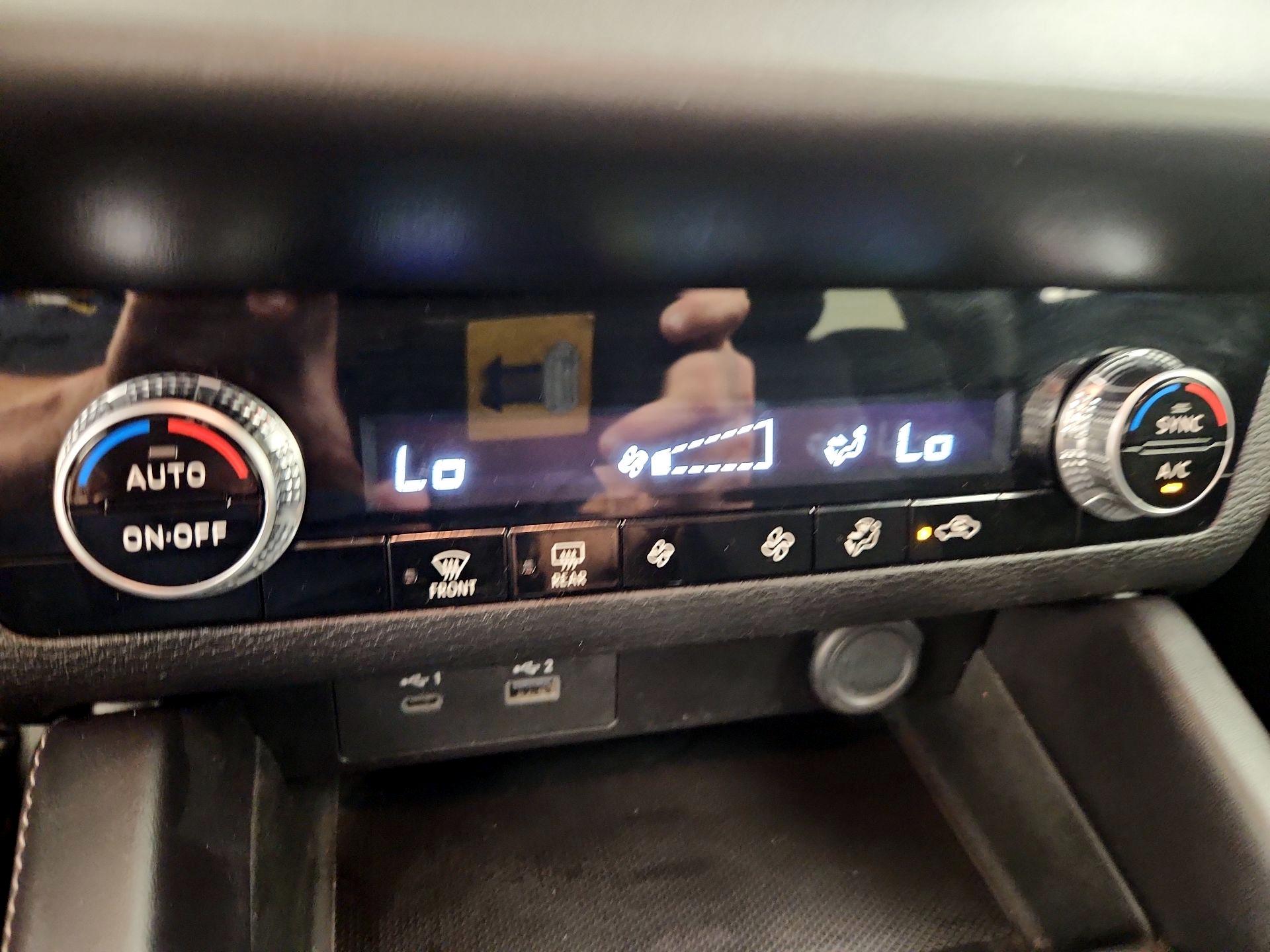 Thumbnail: 2024 Mitsubishi Outlander - 16