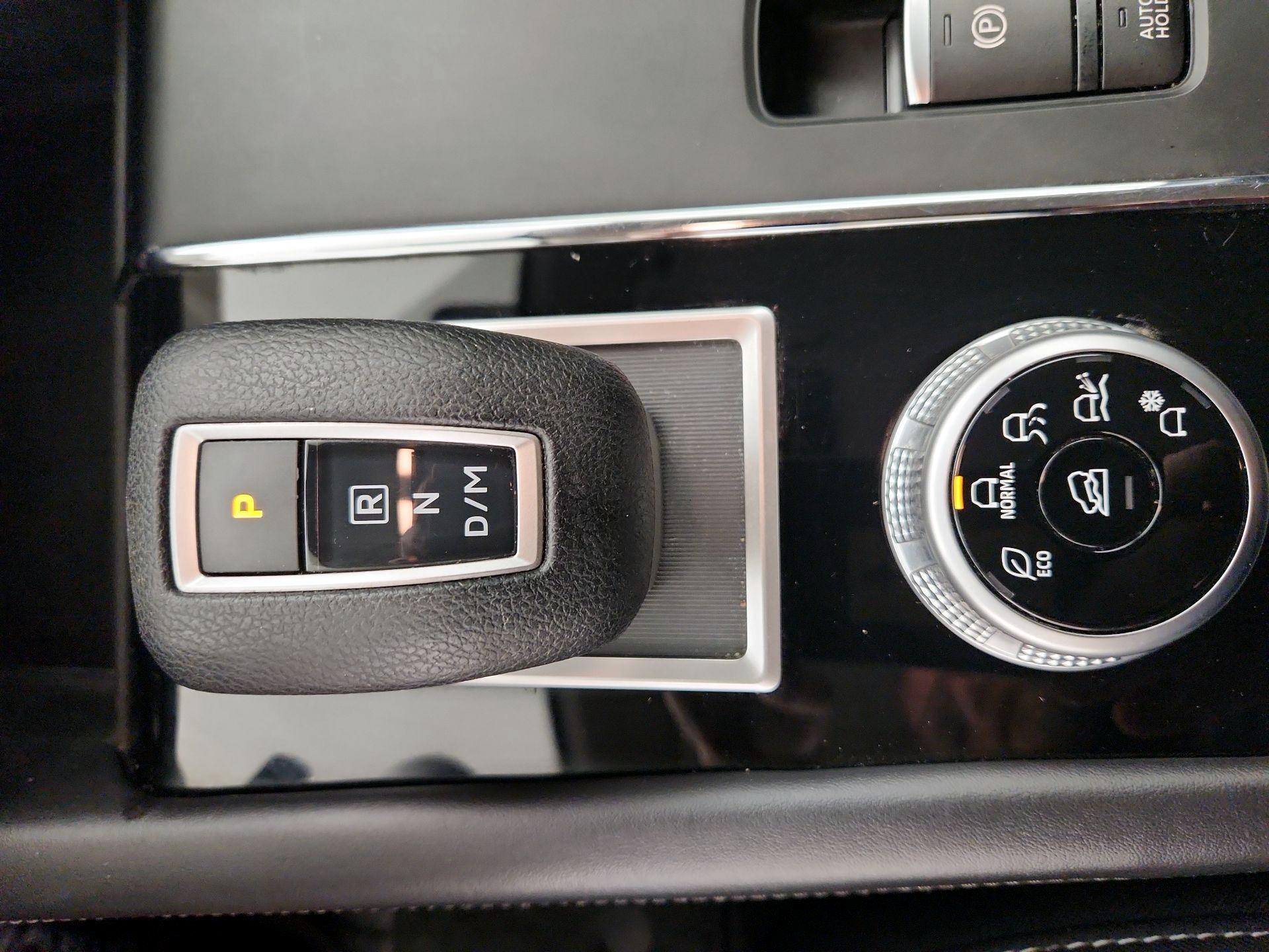 Thumbnail: 2024 Mitsubishi Outlander - 17