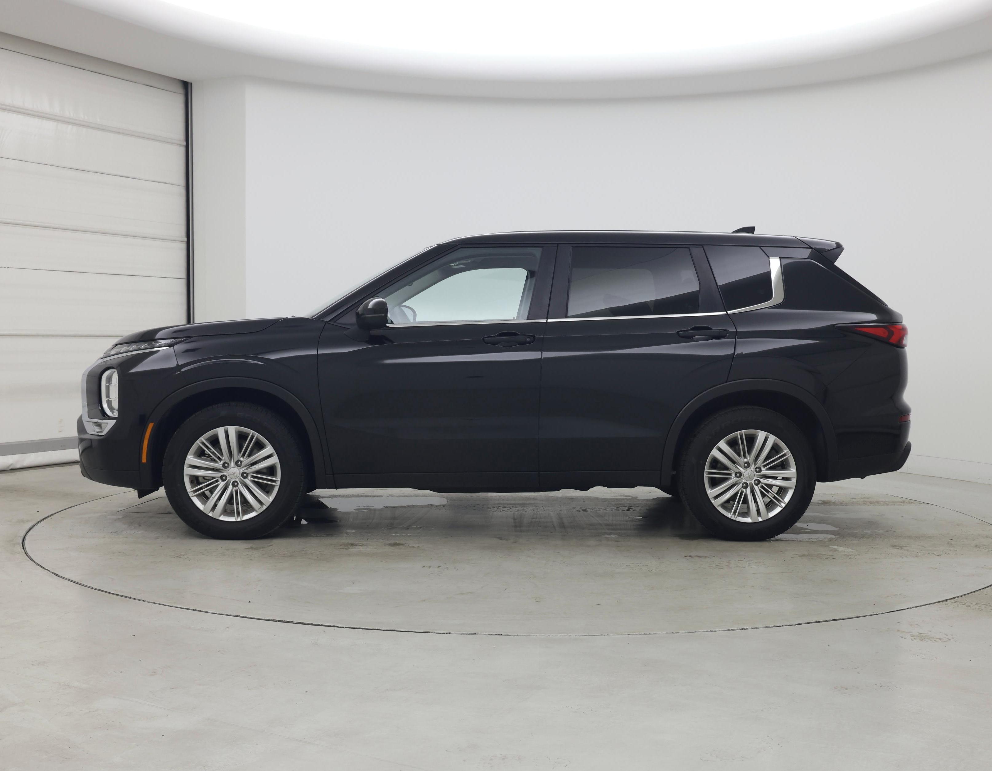 Thumbnail: 2024 Mitsubishi Outlander - 3