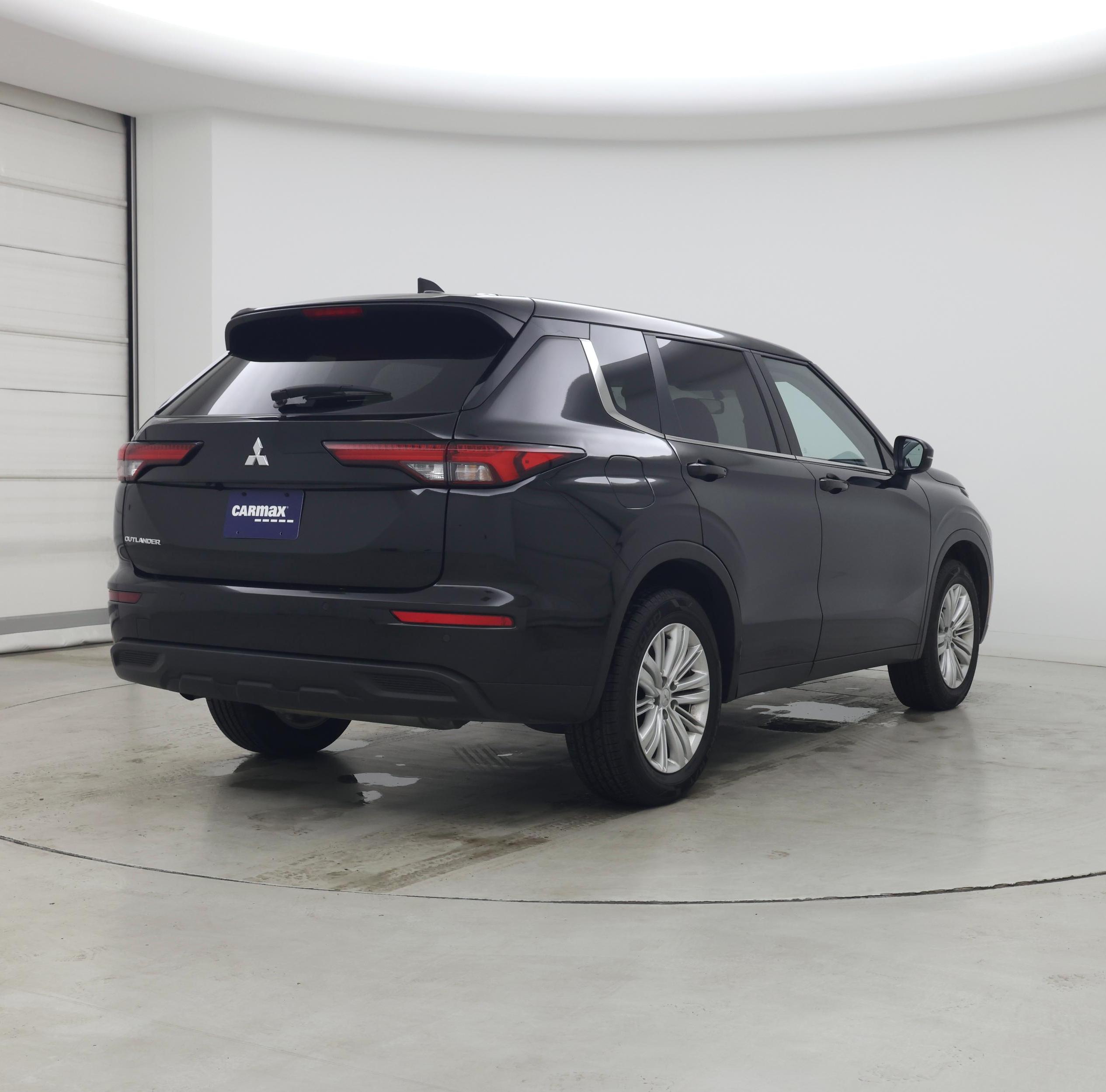 Thumbnail: 2024 Mitsubishi Outlander - 8