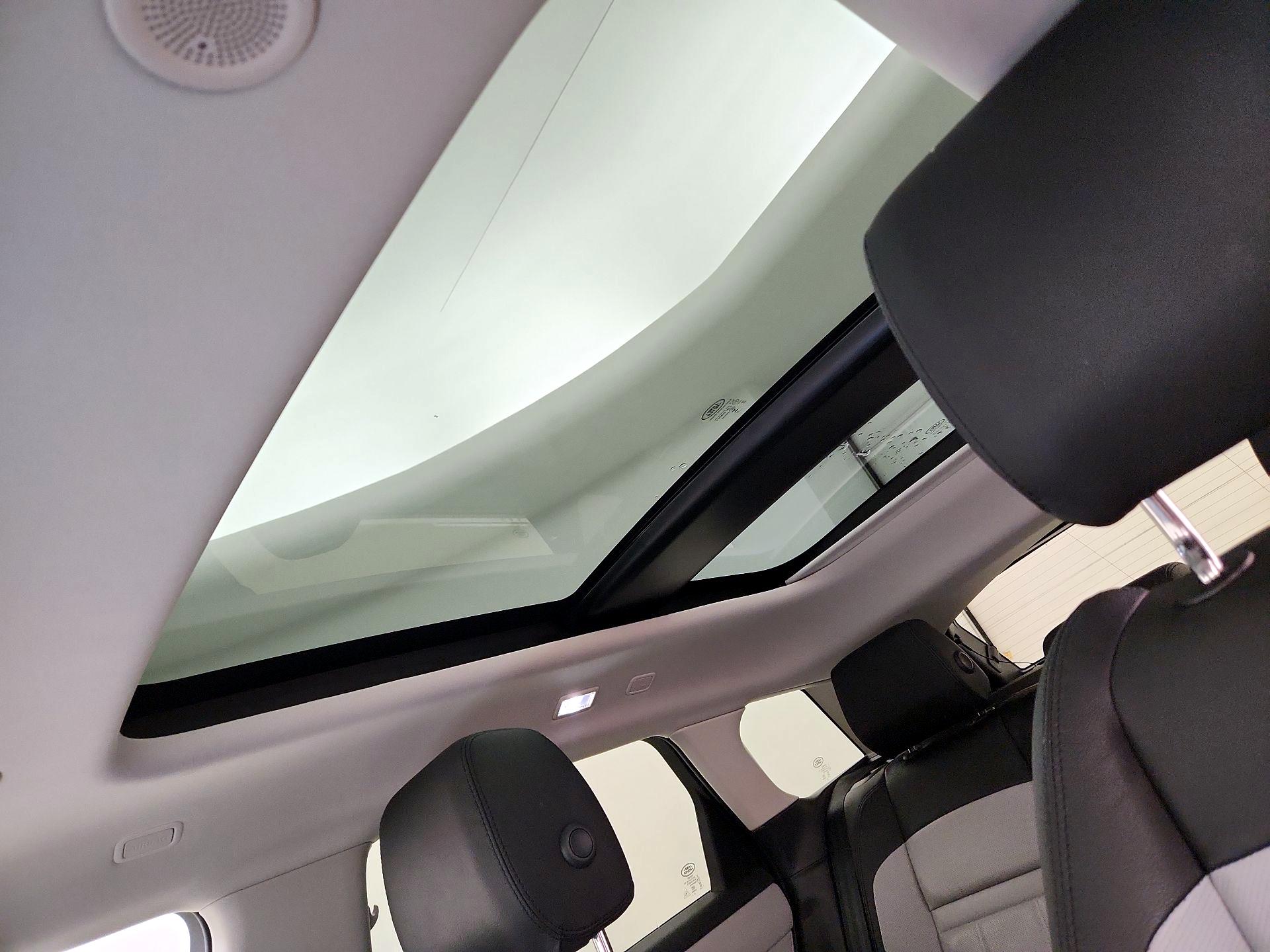 Thumbnail: 2024 Land Rover Range Rover Evoque - 20